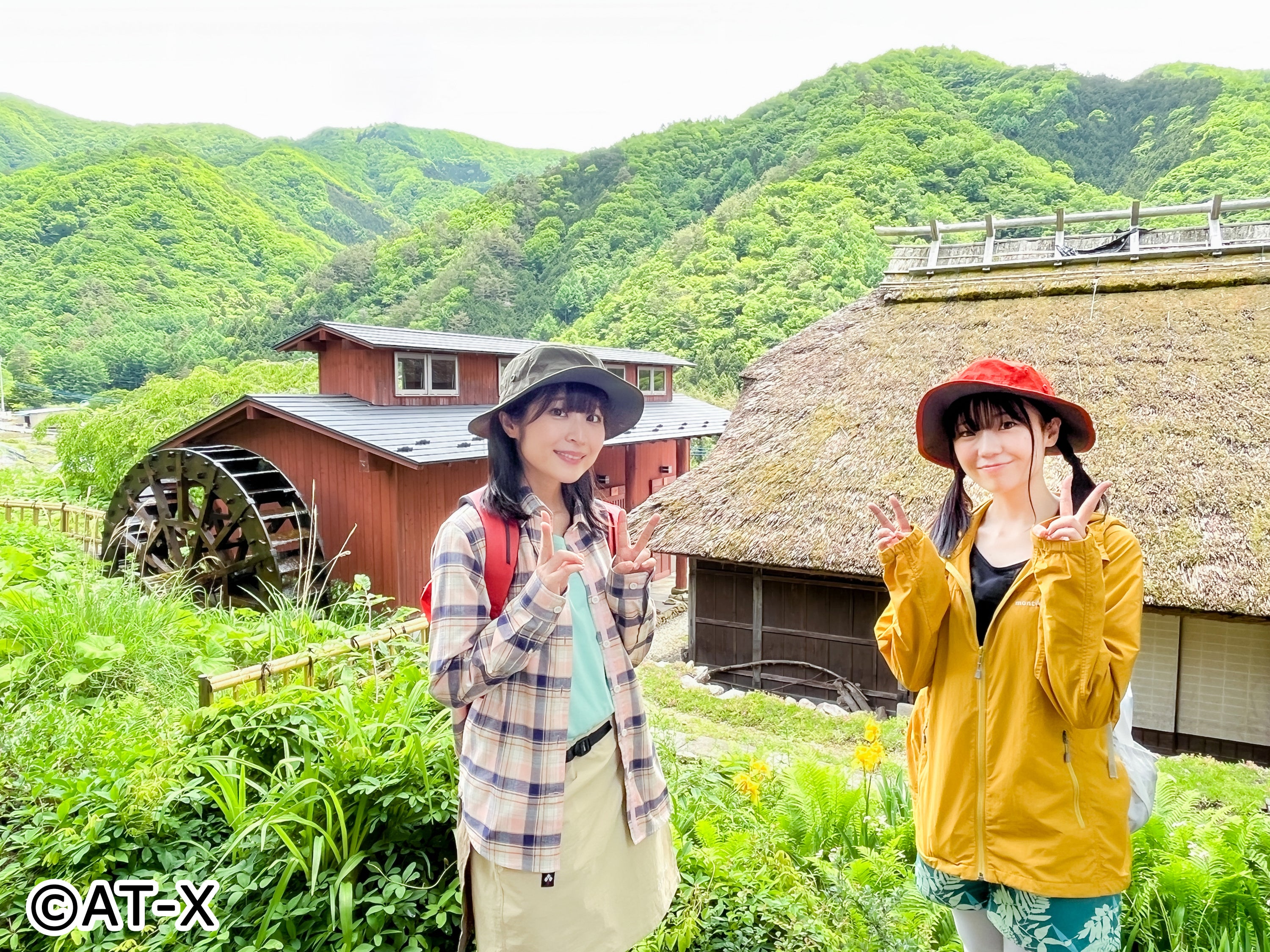 写真左から　桑原由気、高田憂希