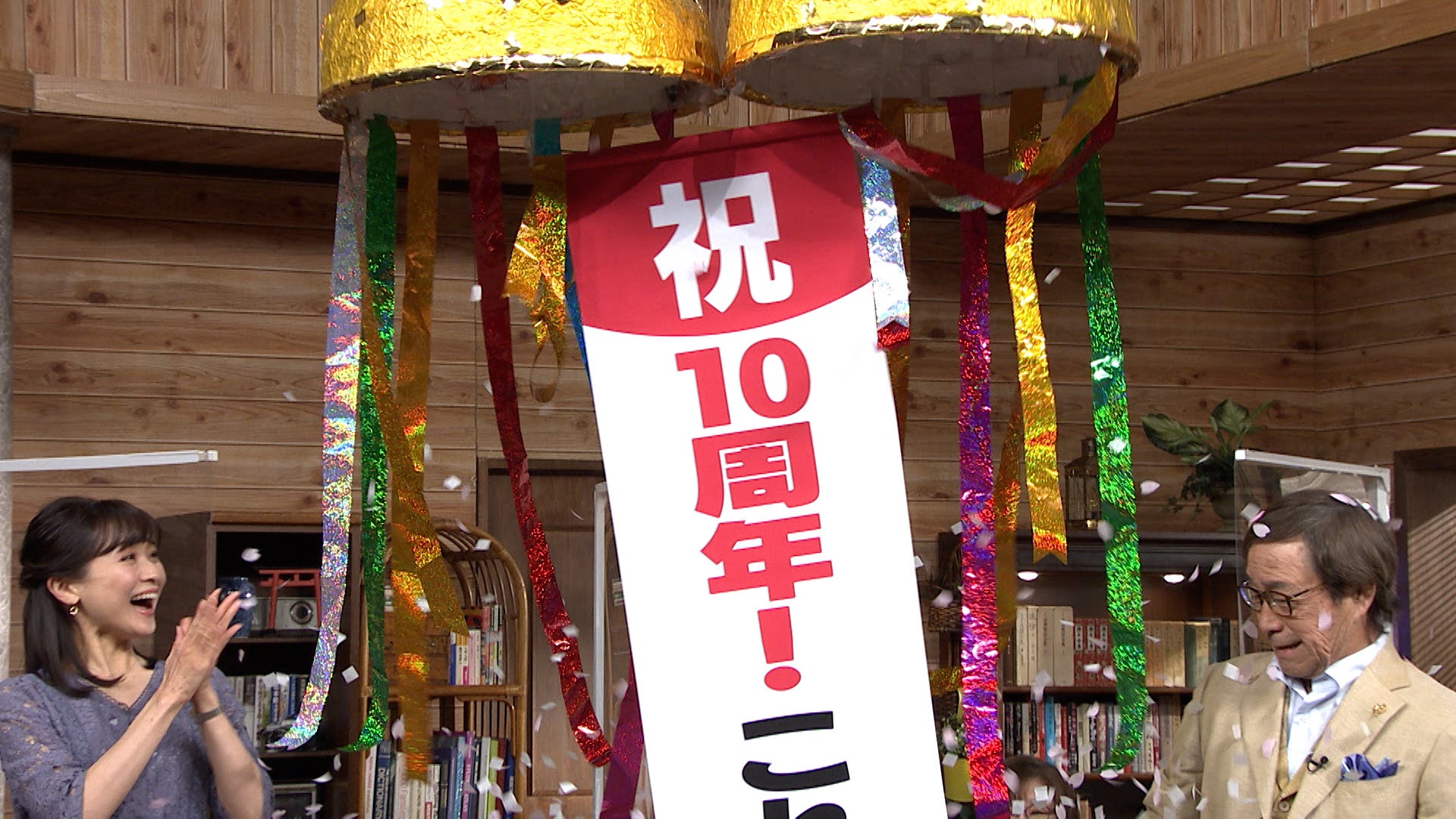 [左から：繁田美貴（テレビ東京アナウンサー）、武田鉄矢]