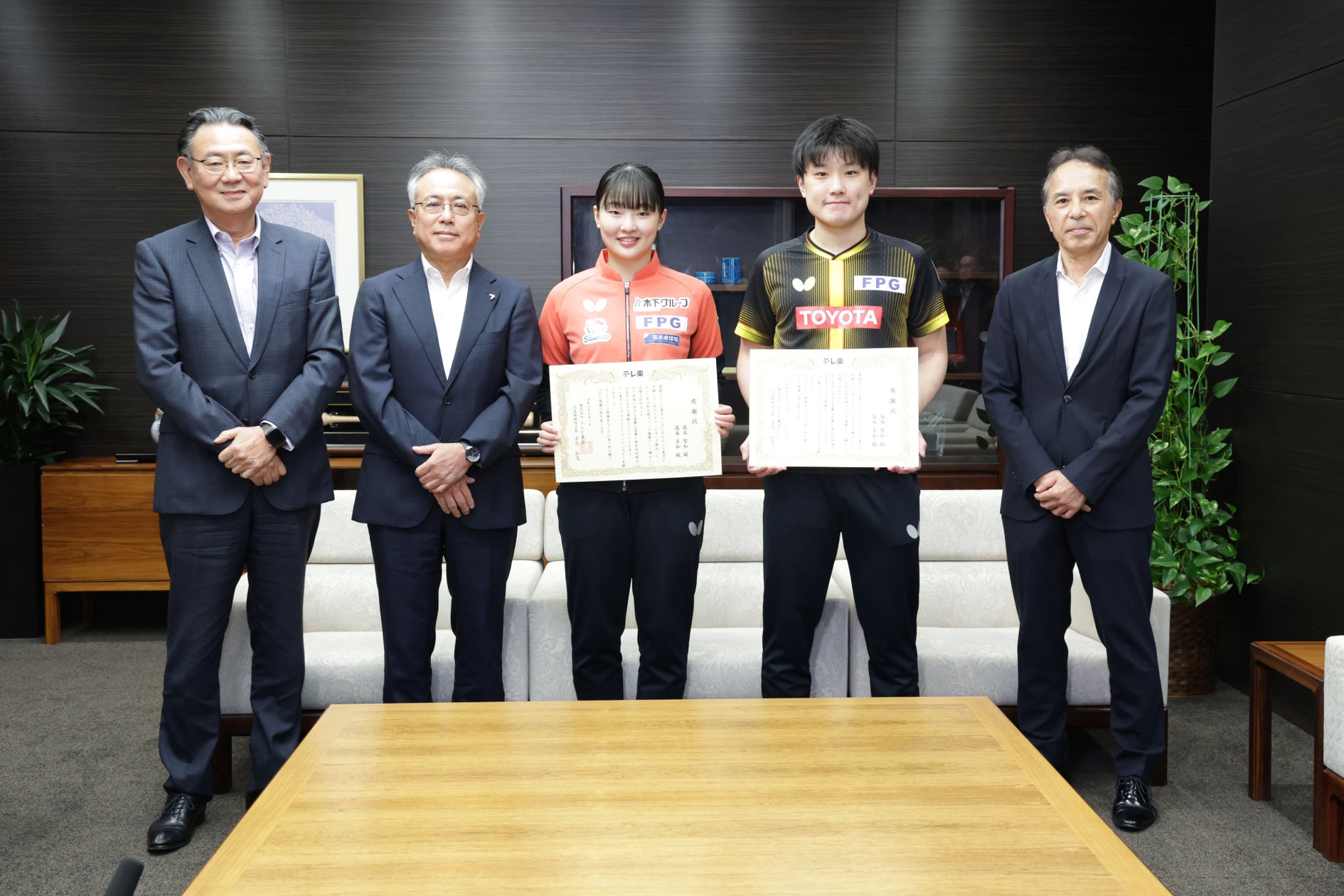 卓球「WTTチャンピオンズ横浜2026」で張本智和・美和選手が兄妹アベック優勝、テレビ東京が特別表彰