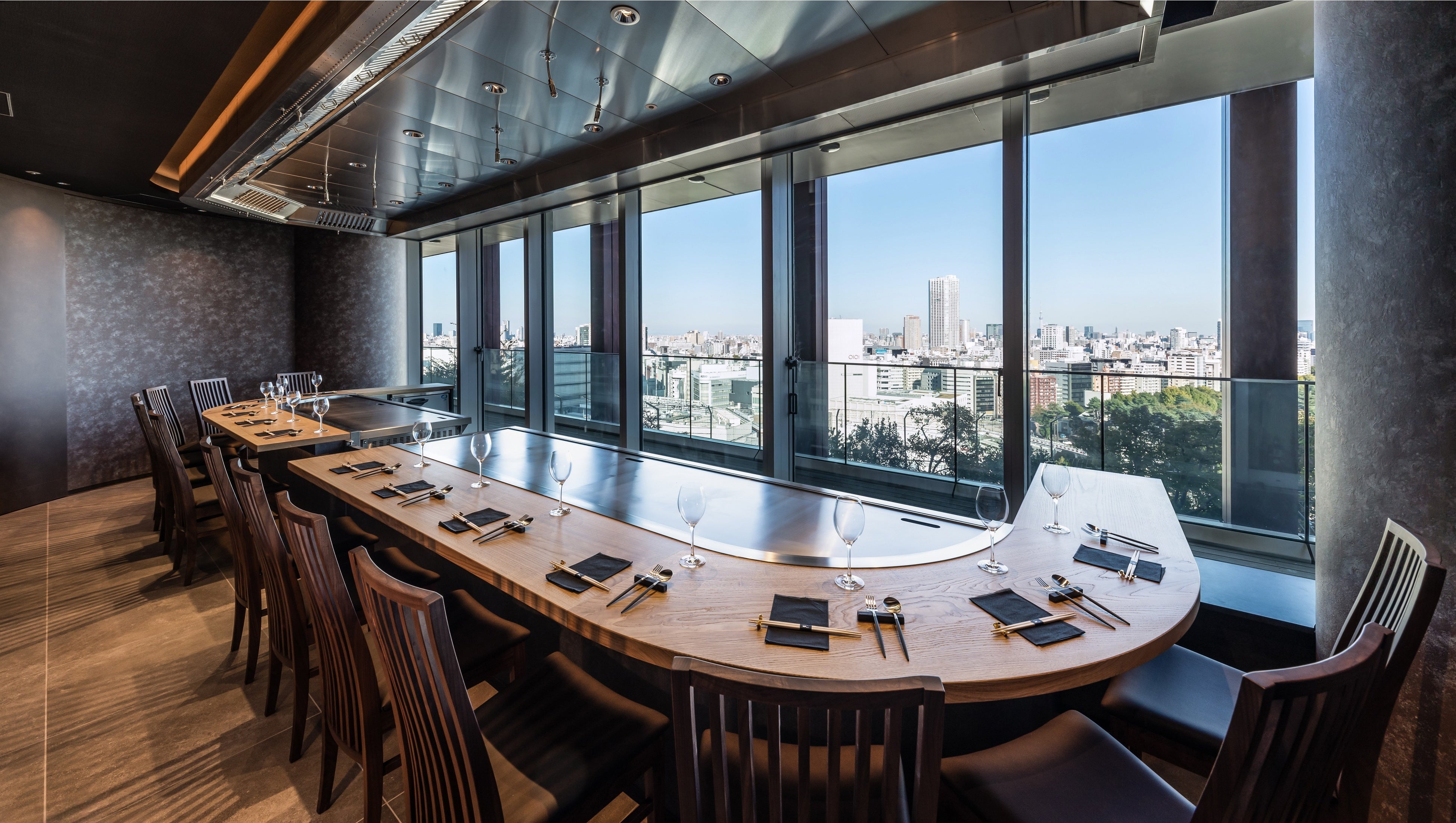 窓側カウンター