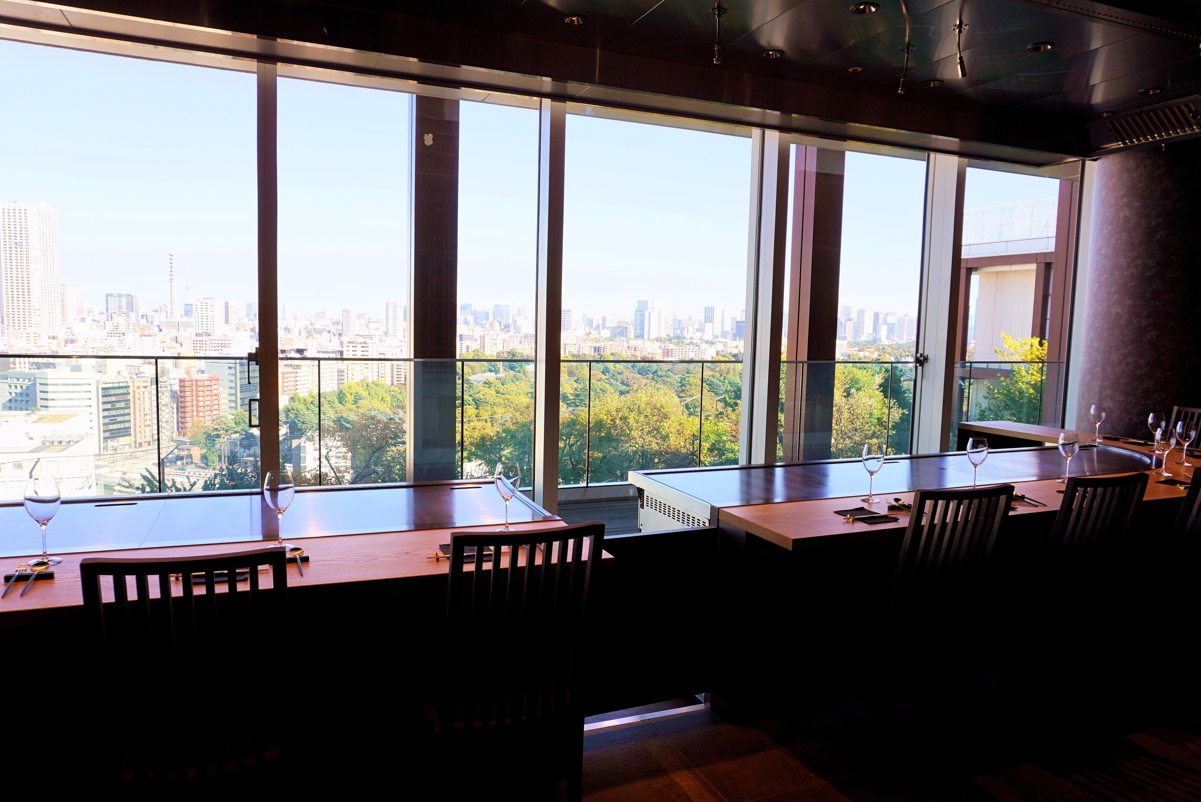 カウンター席（窓側）