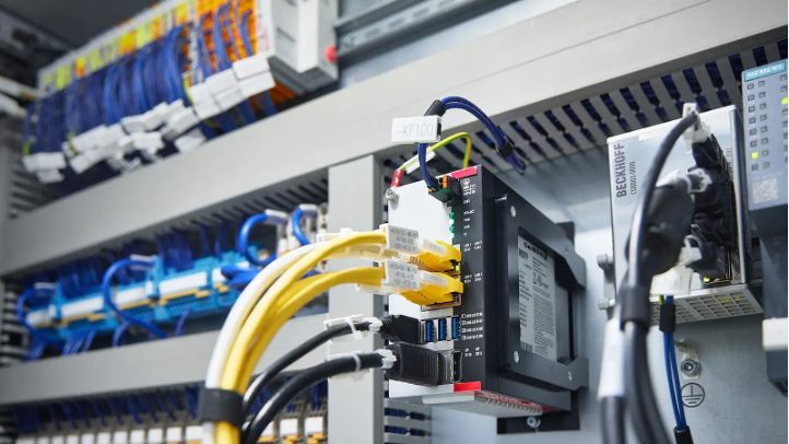 出所：ベッコフオートメーション、超小型産業用PC「C6030」