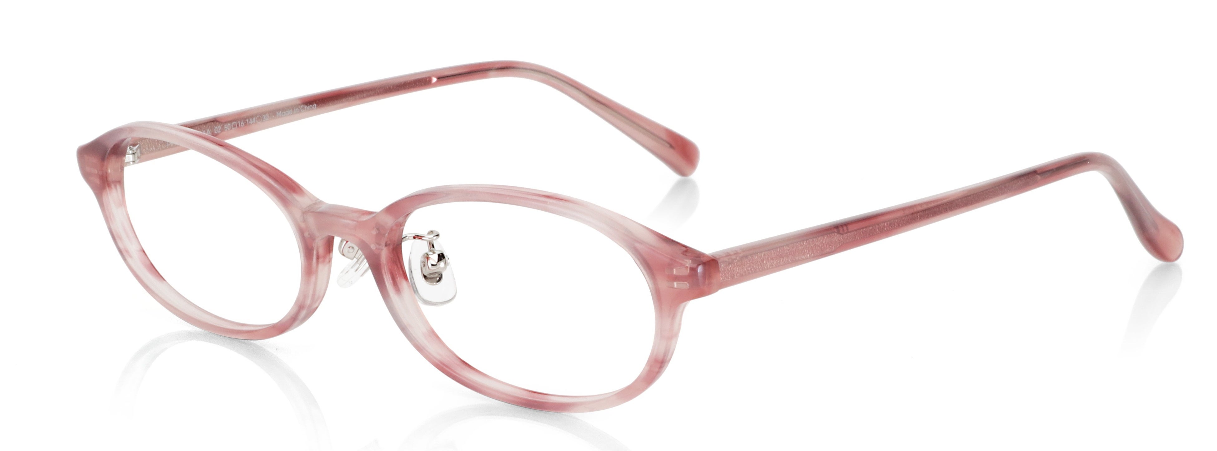 まるで顔の一部のように、かける人に自然と馴染むメガネ。新「STANDARD