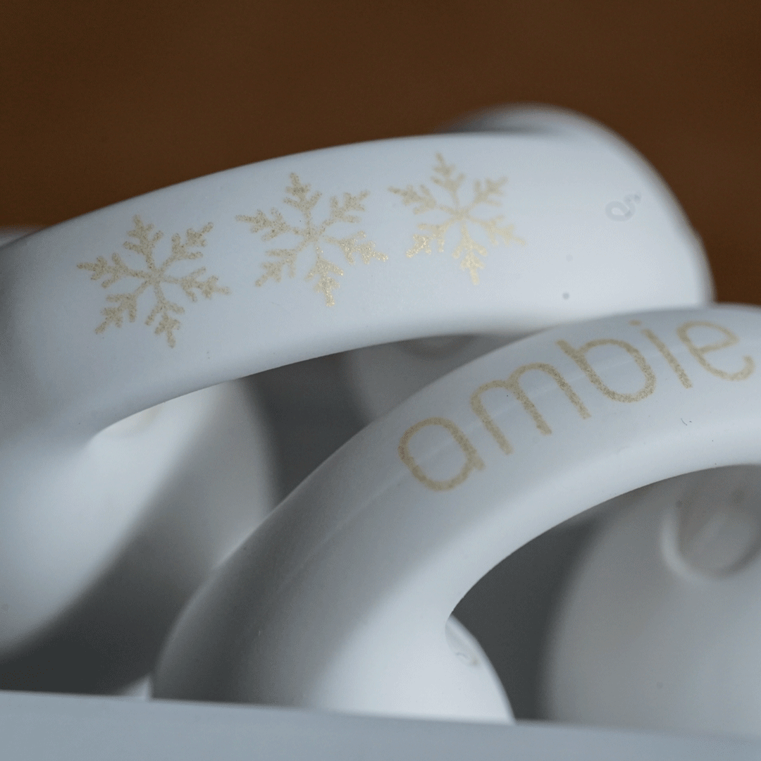 季節限定ソックス「Holiday」12月15日（木）発売 | ambie株式会社の