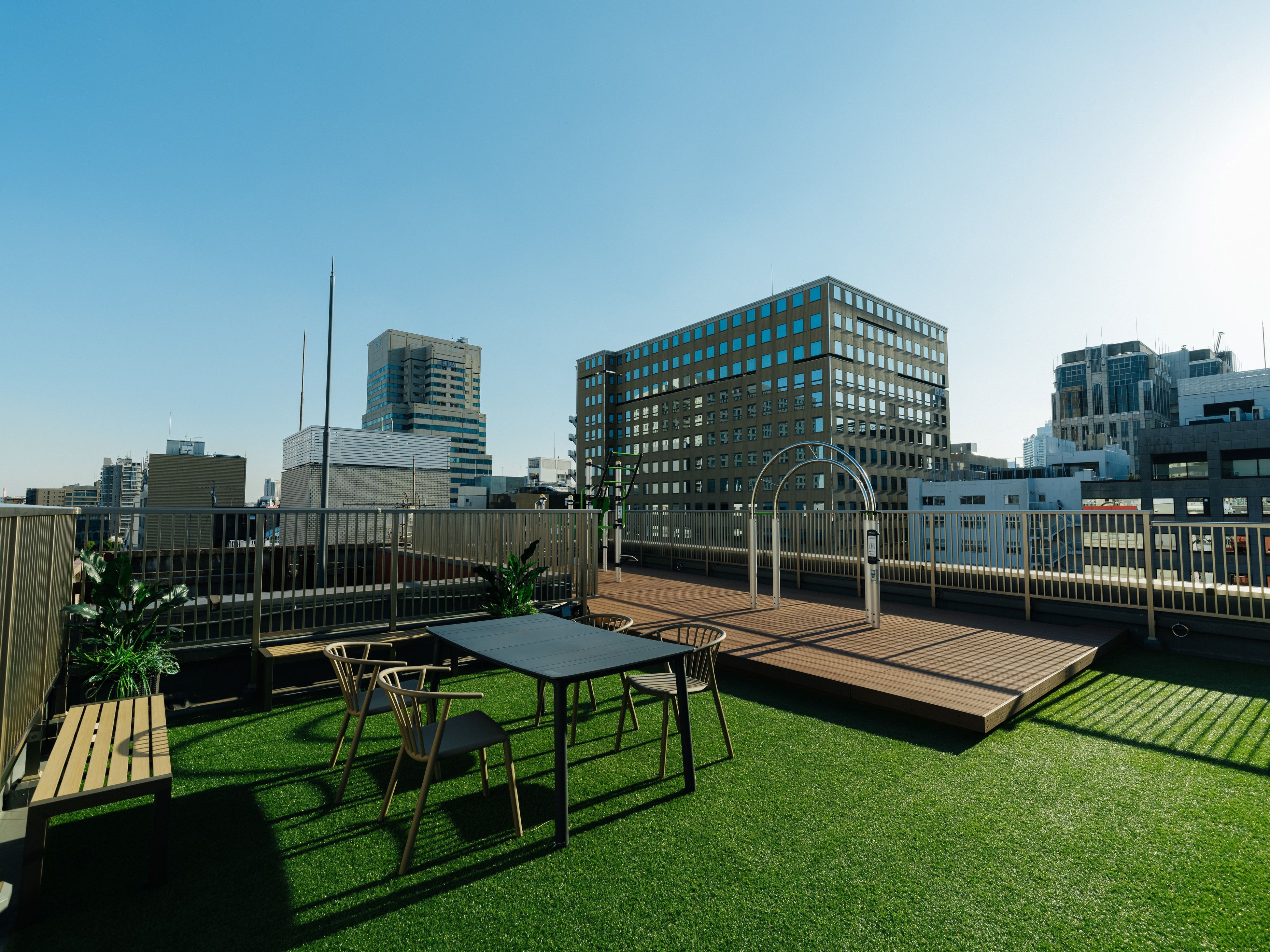 隅田川を見渡せる屋上テラス