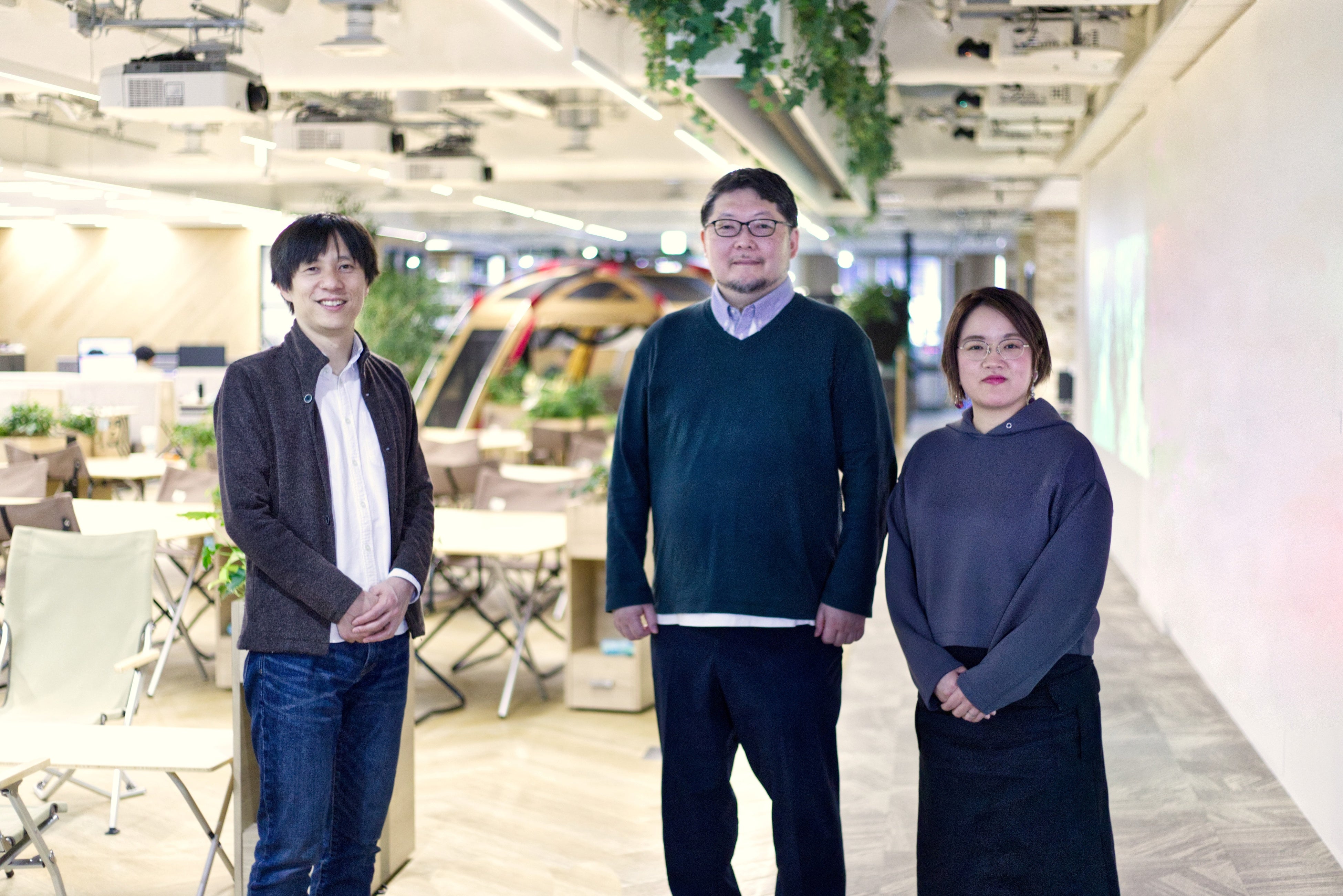 写真左：MagicPod CEO 伊藤 望、中央：PHONE APPLI 松山 大さん（クオリティデベロップメント マネージャー）、右：PHONE APPLI 佐藤 有莉さん（クオリティデベロップメント 自動化チーム リーダー）