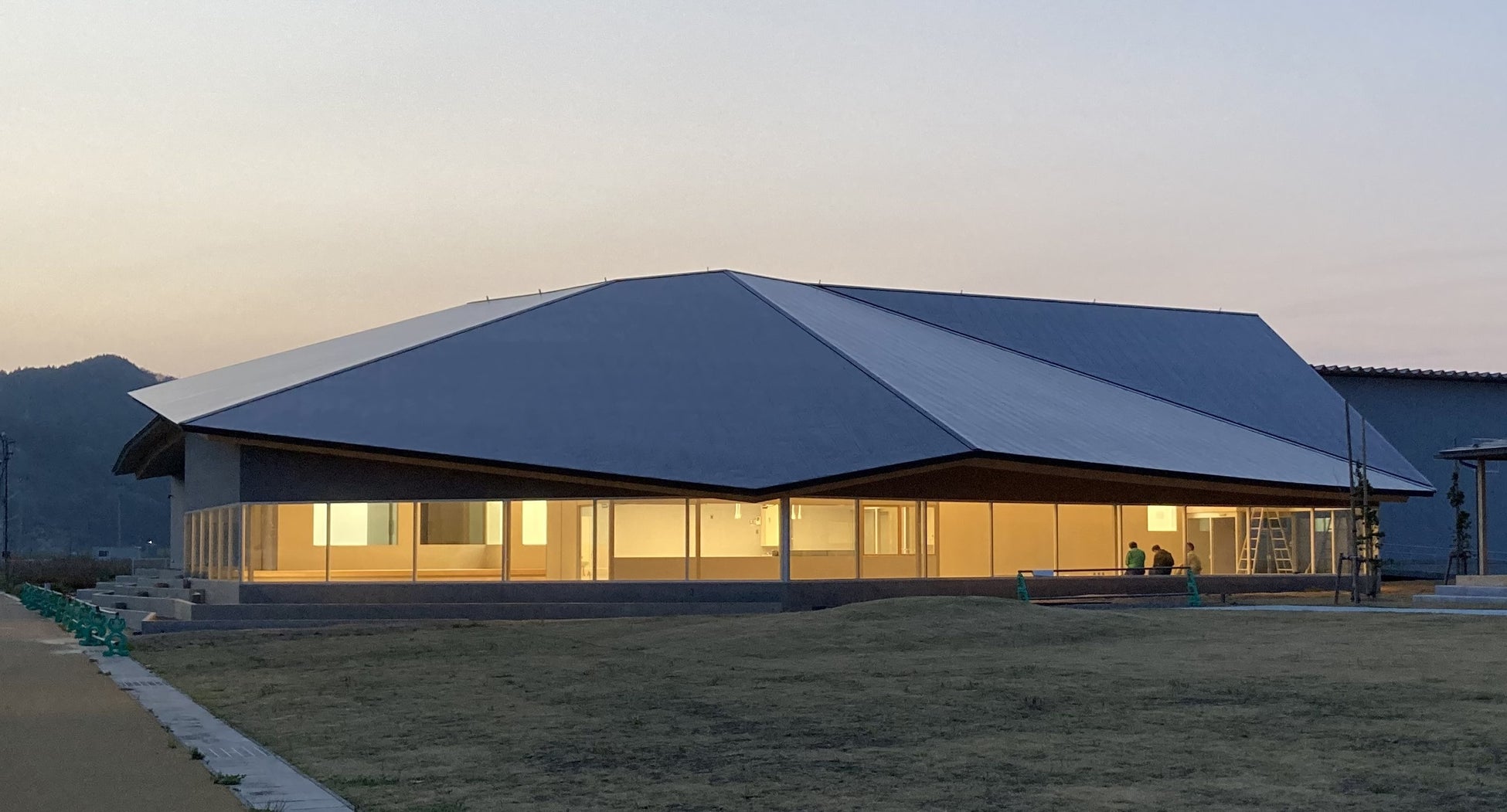 「陸前高田市ピーカンナッツ産業振興施設」サロンドロワイヤル高田本店外観