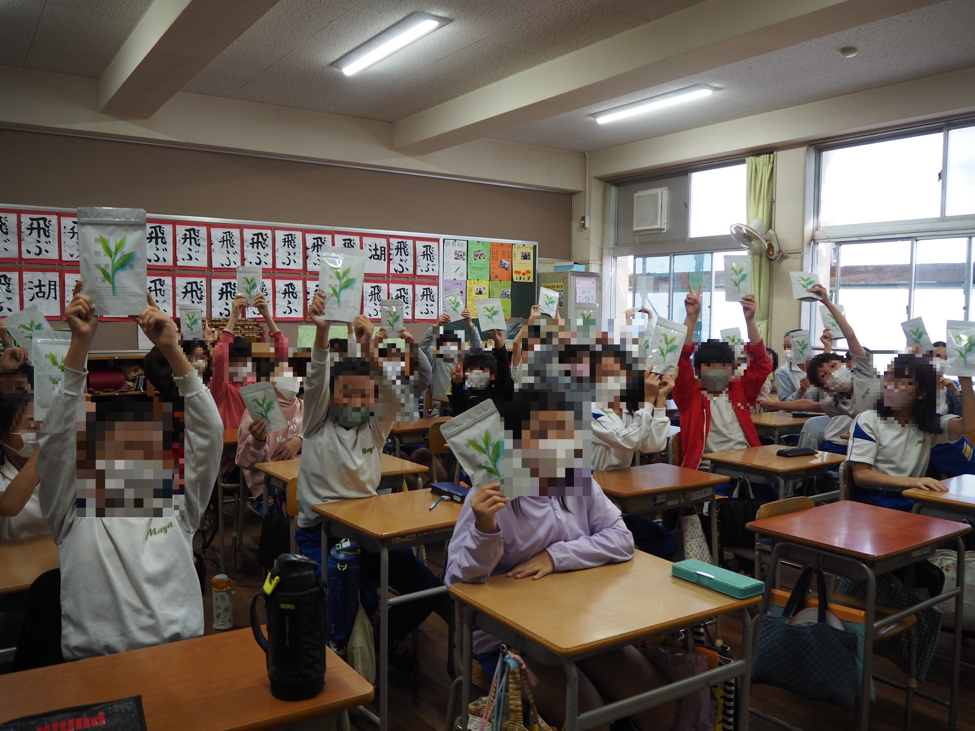 神戸市の小学校での配布の様子