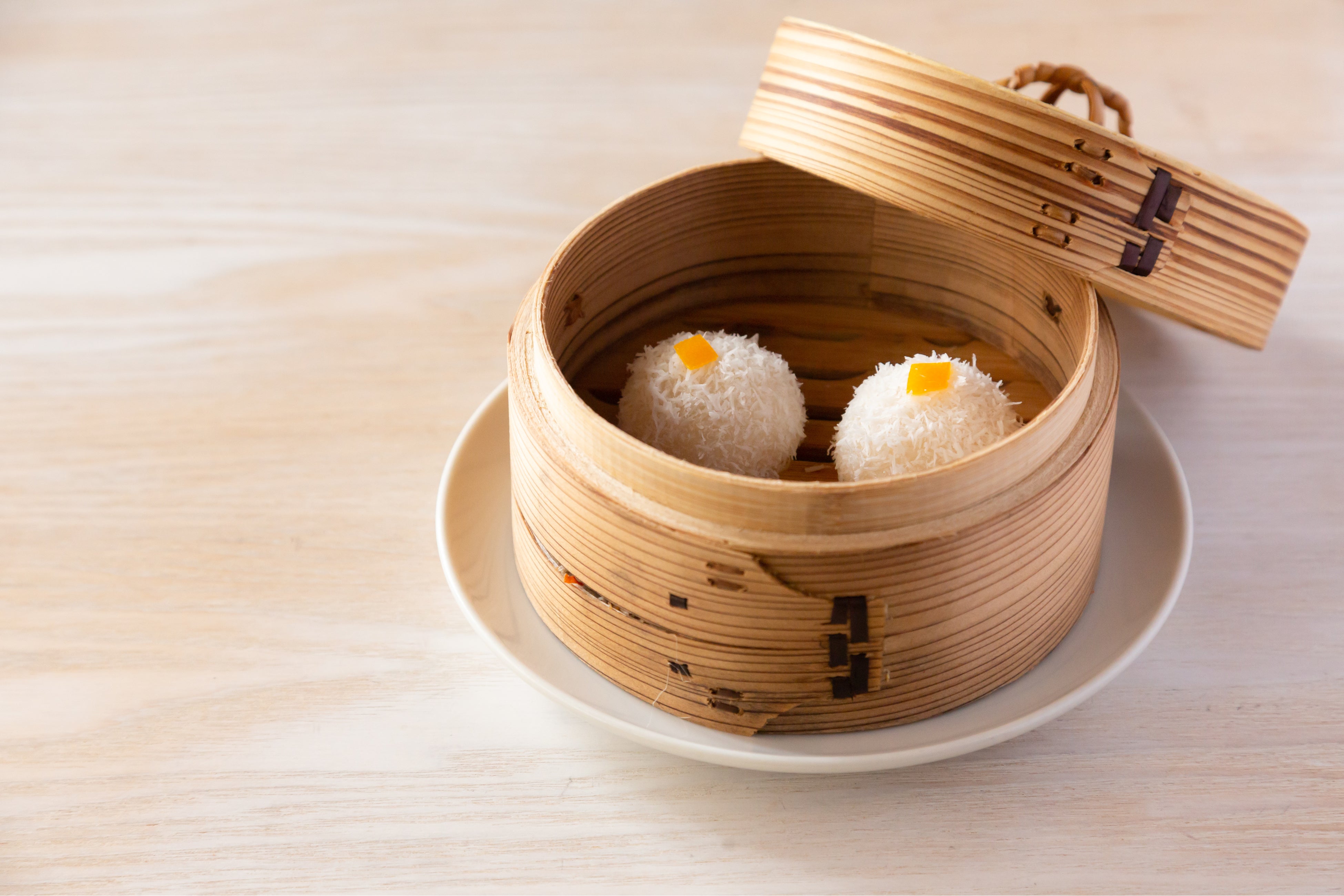 きんかん『たまたま』のカスタードココナッツ団子