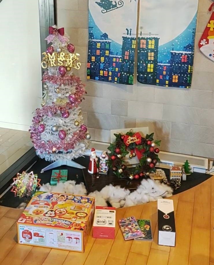 子どもたちが欲しがっていたおもちゃをプレゼントした社員も