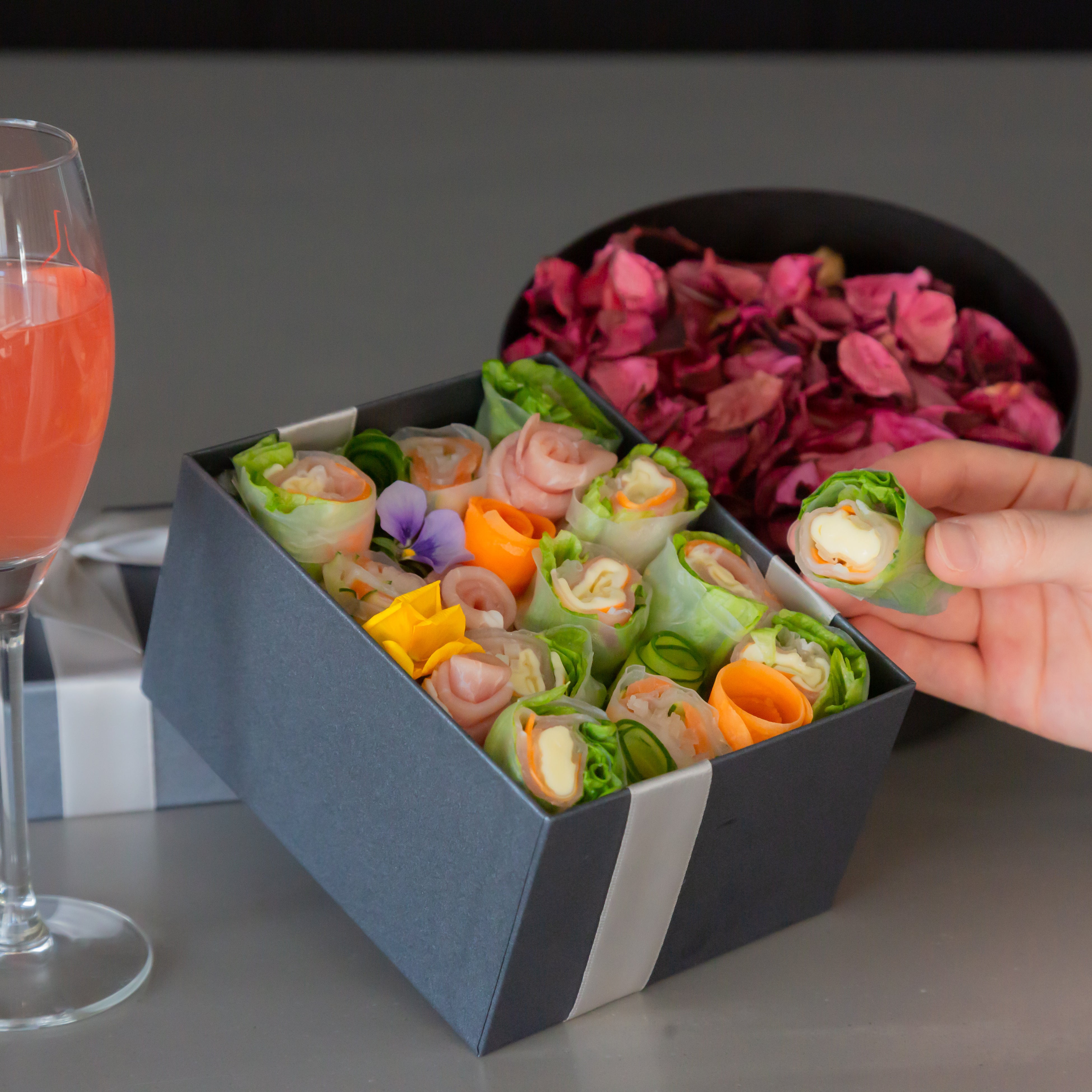 まるで食べれる北欧フラワーデザイン⁉ライスペーパーを使ったサラダBOX