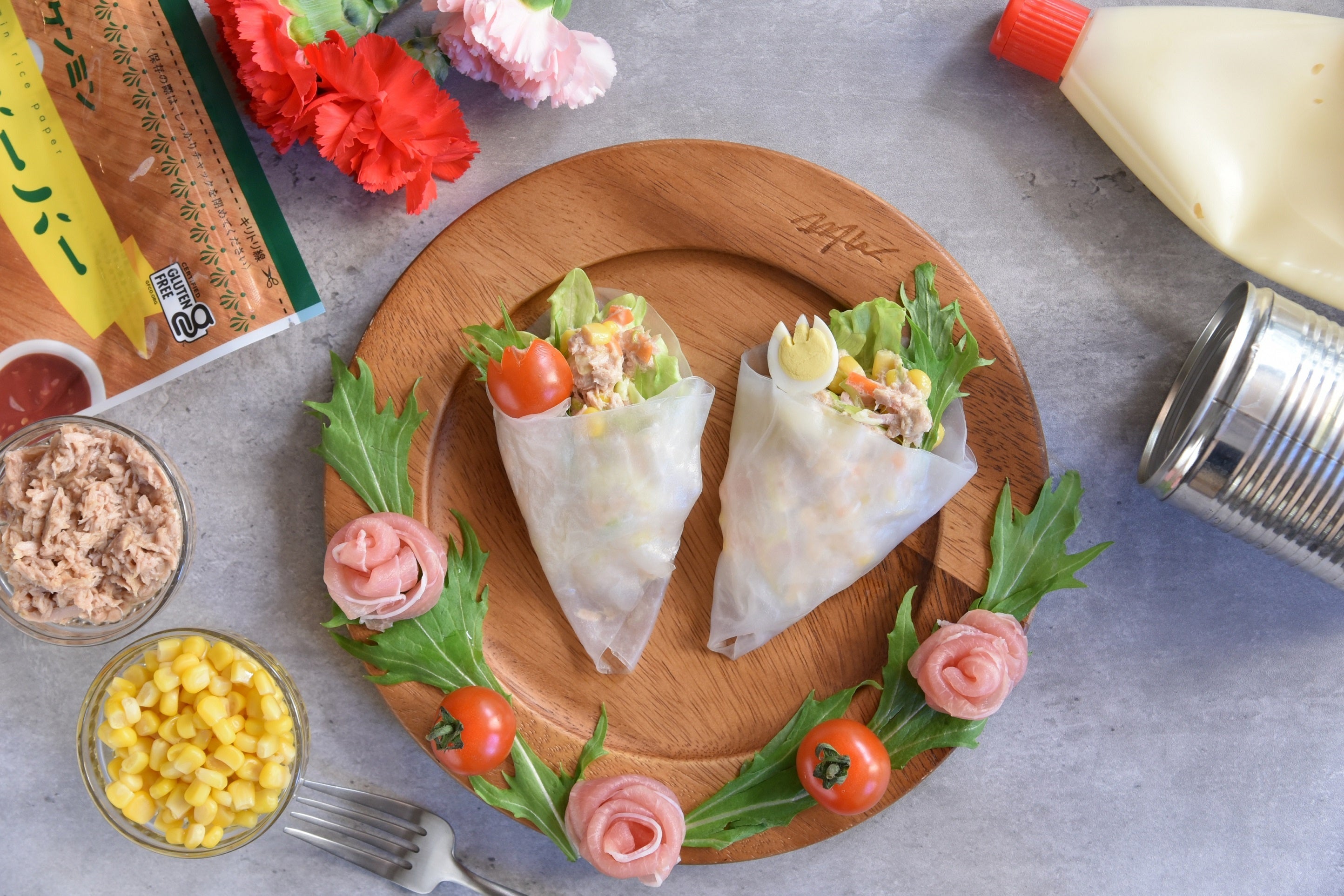 家庭で作るサラダをライスペーパーで巻くだけ！