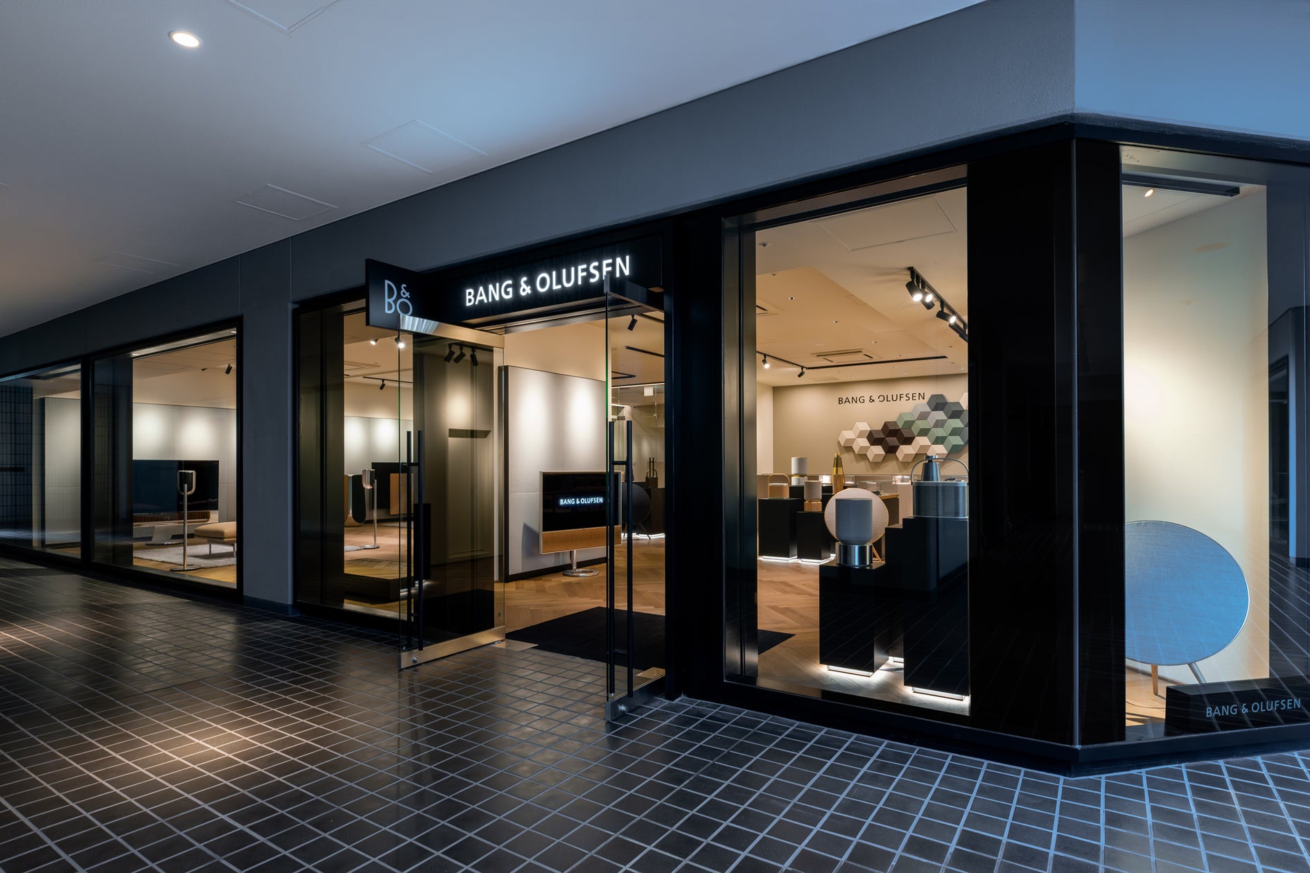 六本木のデザイン発信拠点「AXIS」内、「バング&オルフセン六本木」が、9月12日(木)グランドオープン!