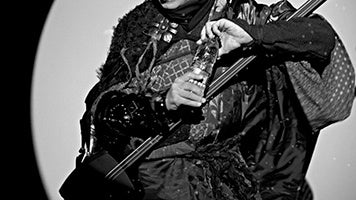 「サントリー ＴＨＥ ＳＴＲＯＮＧ 天然水スパークリング」新ＴＶ－ＣＭ 「強く、清くエピソード３」篇（１５秒）バージョン２より