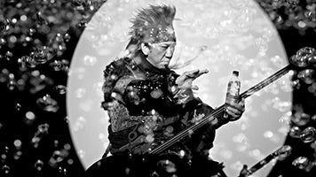 「サントリー ＴＨＥ ＳＴＲＯＮＧ 天然水スパークリング」新ＴＶ－ＣＭ 「強く、清くエピソード３」篇（１５秒）バージョン２より