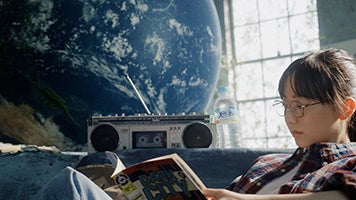 「地球との会話」篇(60秒)より