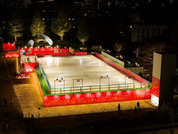 コーチが東京ミッドタウンでアイスリンクをオープン!鈴鹿央士と桜田ひよりが参加 コーチが東京ミッドタウンでアイスリンクをオープン!鈴鹿央士と桜田ひよりが参加