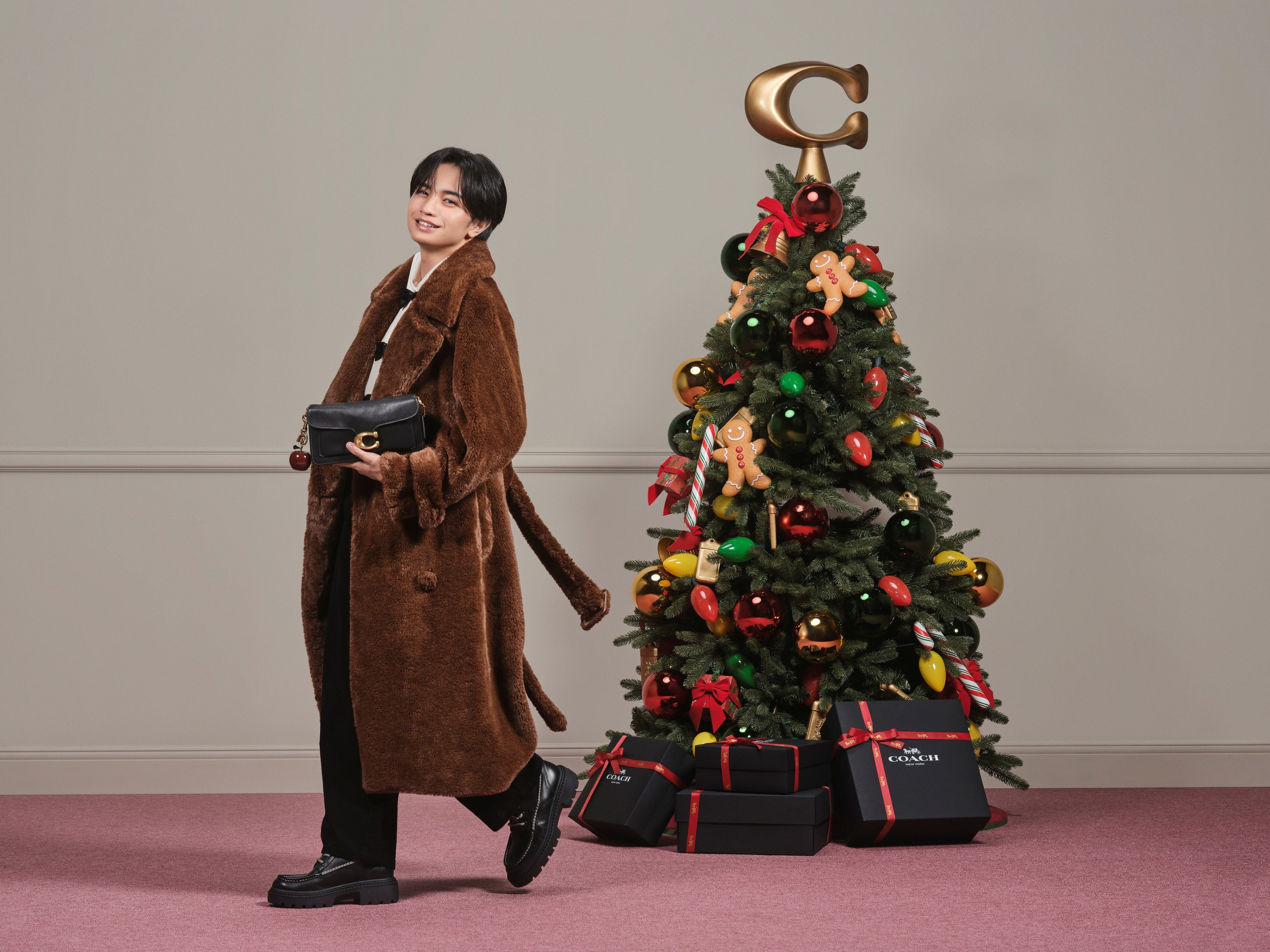 コーチ、ホリデーに中島健人を起用 | タペストリー・ジャパン合同会社