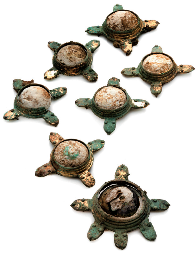 「ガラス装飾付辻金具（復元品）」   原品：船原古墳１号土坑出土　   古賀市教育委会