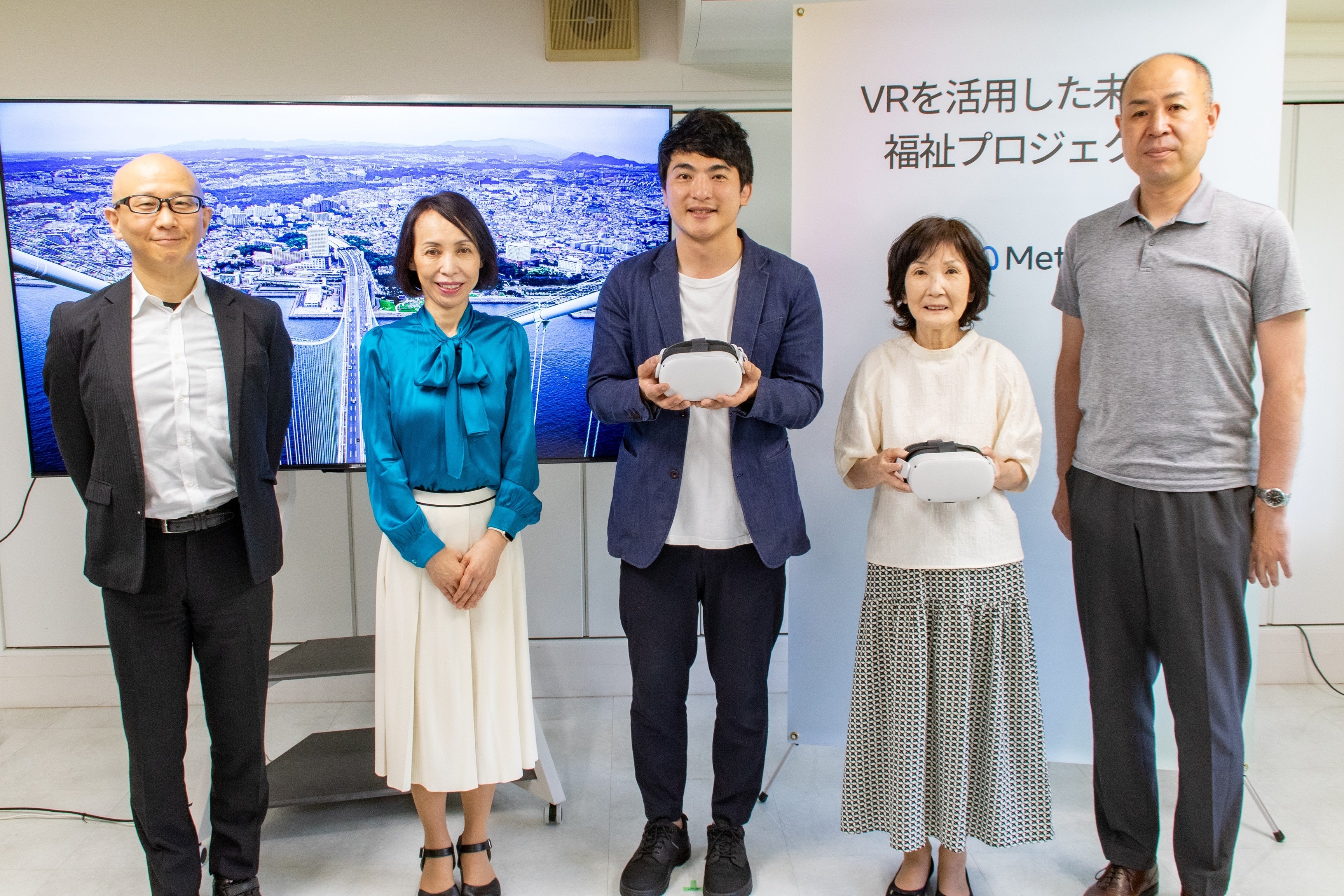 （左から）Facebook Japan 公共政策本部長 泉谷 晃、六甲の館 施設長 溝田 弘美 氏、東京大学先端科学技術研究センター 登嶋 健太 氏、千代が丘ふれあいのまちづくり協議会 委員長 妻木 陽子 氏、神戸市企画調整局 副局長 岡山 裕司 氏