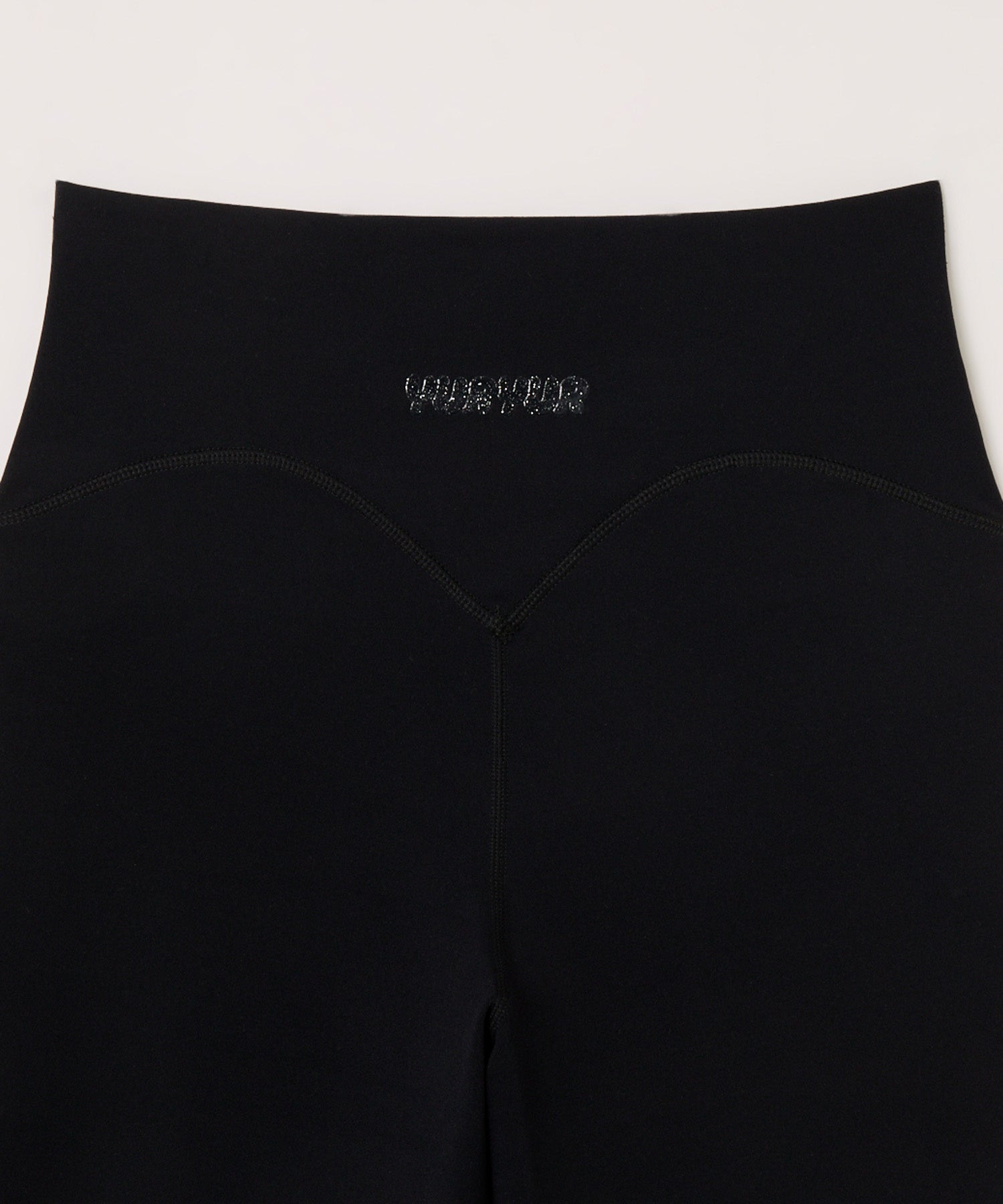 ゆりやんレトリィバァがトレーニングウェアブランド「YURYUR(ユーユー