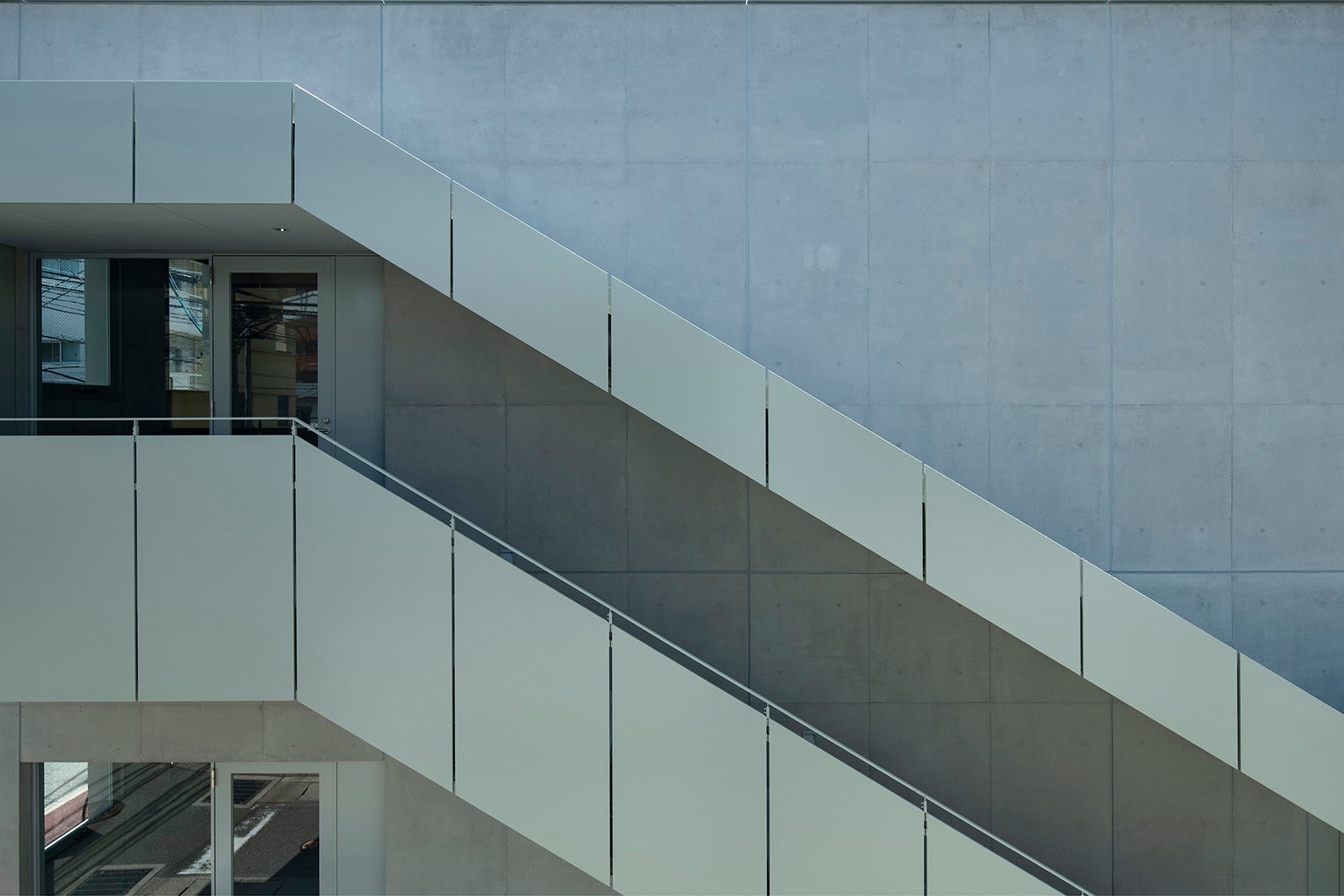 シンプルながらも印象的な建築。設計は二俣公一氏率いるケース・リアル。