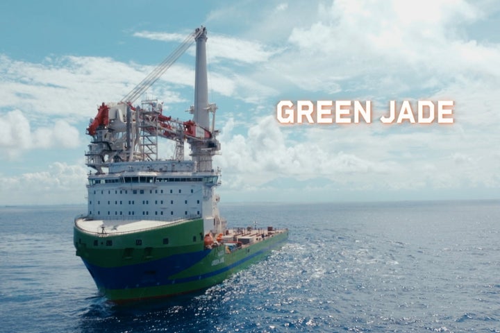 浮体式重量物運搬・設置船「グリーンジェイド」