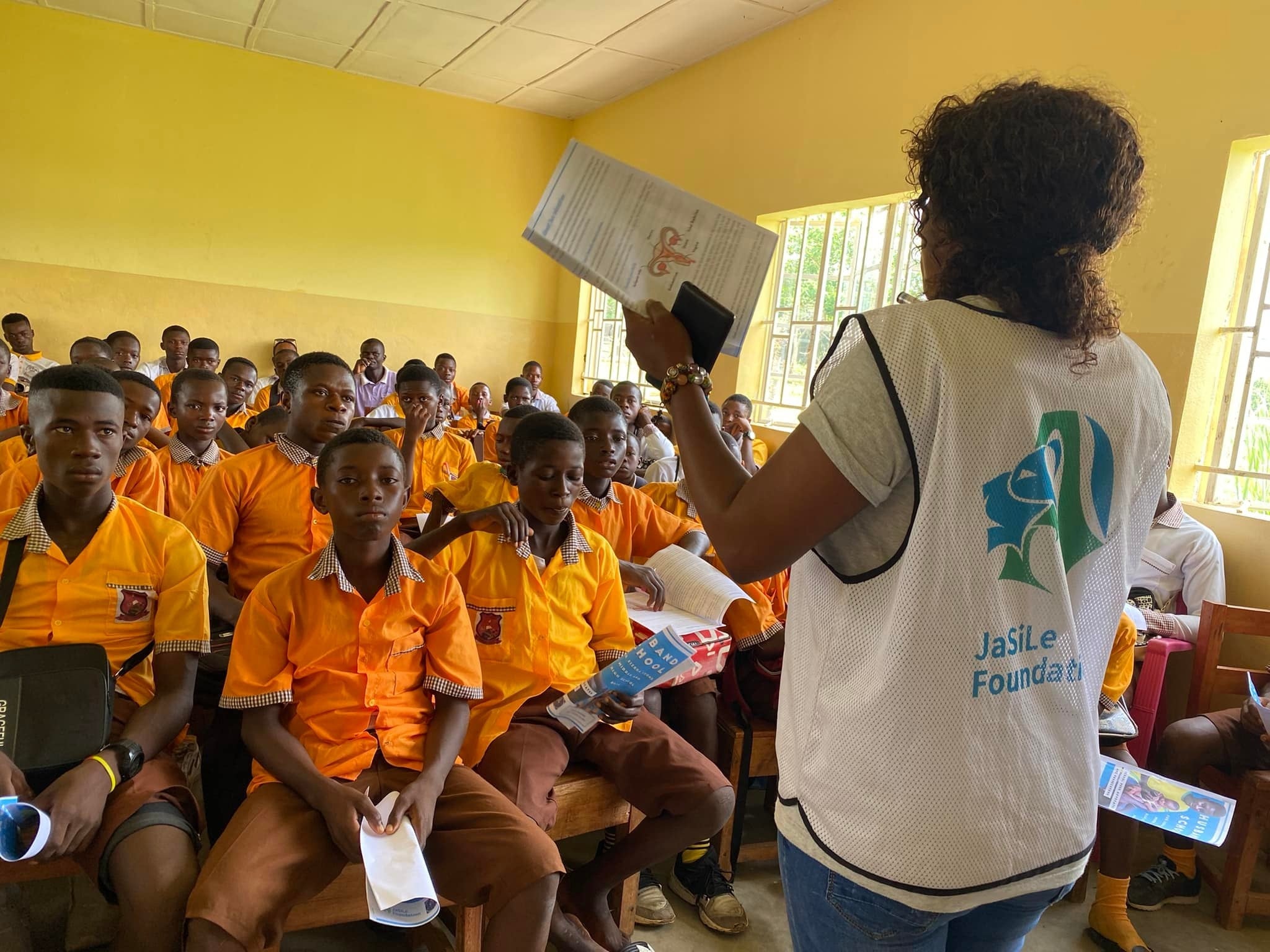 男子中高生への性教育プログラムを実施するNPO法人アラジの現地スタッフ