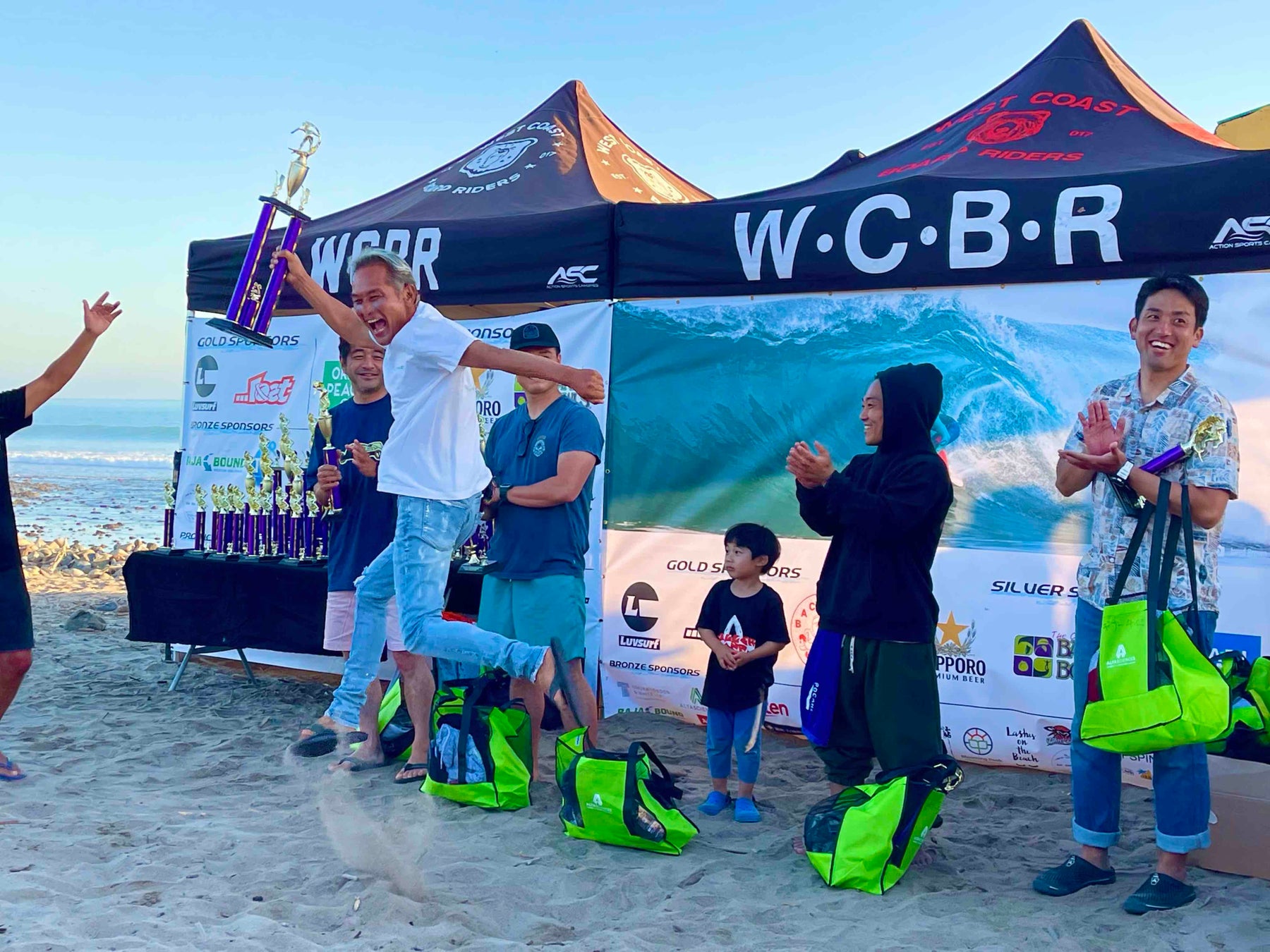 困難に立ち向かう多くの人に勇気を 50代でショートボード競技サーフィンという新たな挑戦にチャレンジ