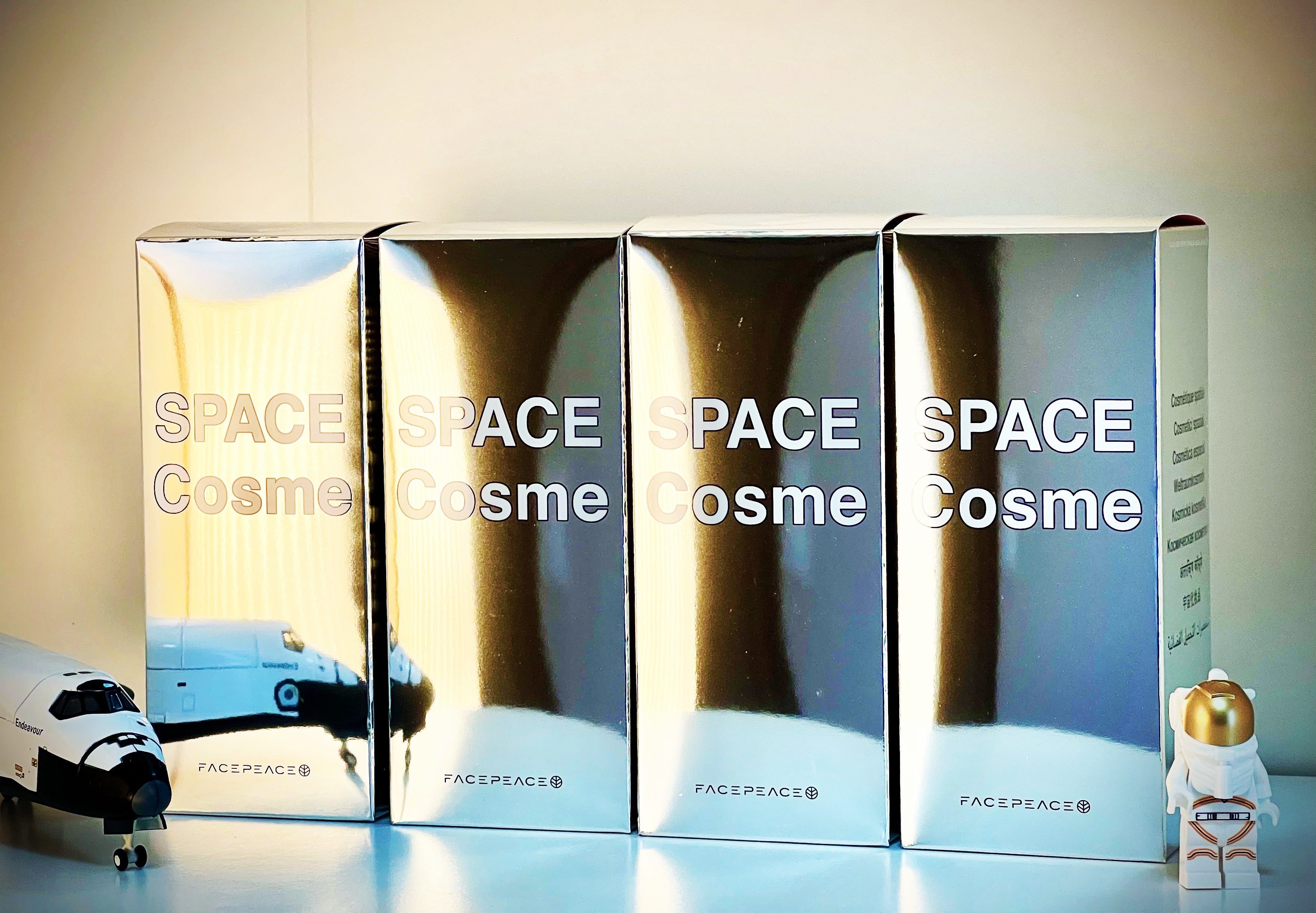 宇宙化粧品価格は家計に優しいリーズナブルな価格での提供を目指し、約1年間分の100mlで18,000円、お試し用や旅行用にもなる約3〜４日間分の1mlで180円（ともに税込）でのご提供