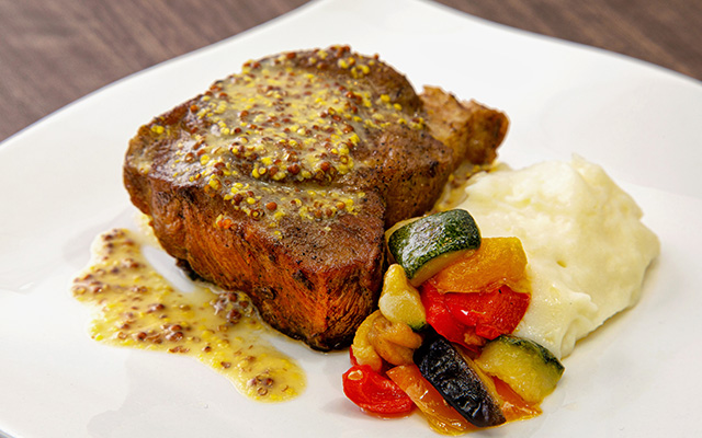 豚肩肉のコンフィー