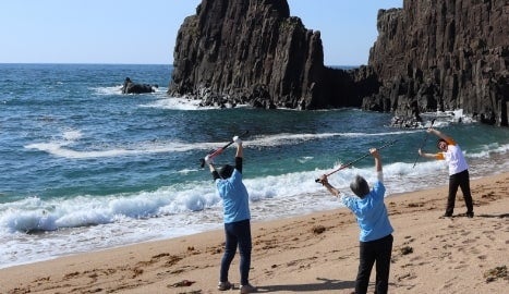 丹後の美しい海を目の前に、心身ともにリフレッシュできる「海岸リペアウォーク」（ヨガ体験）。