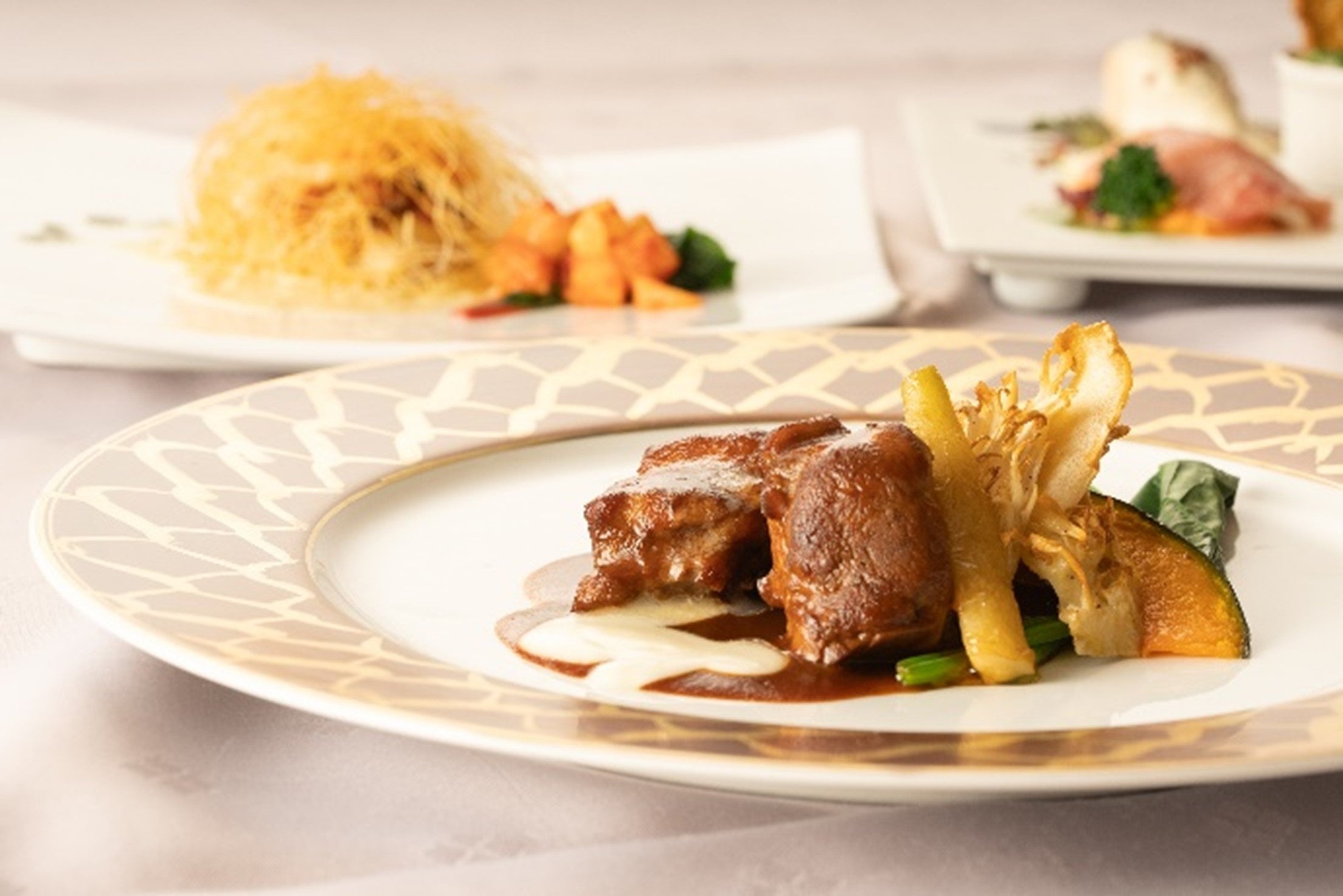 但馬若鶏の赤ワイン煮込み