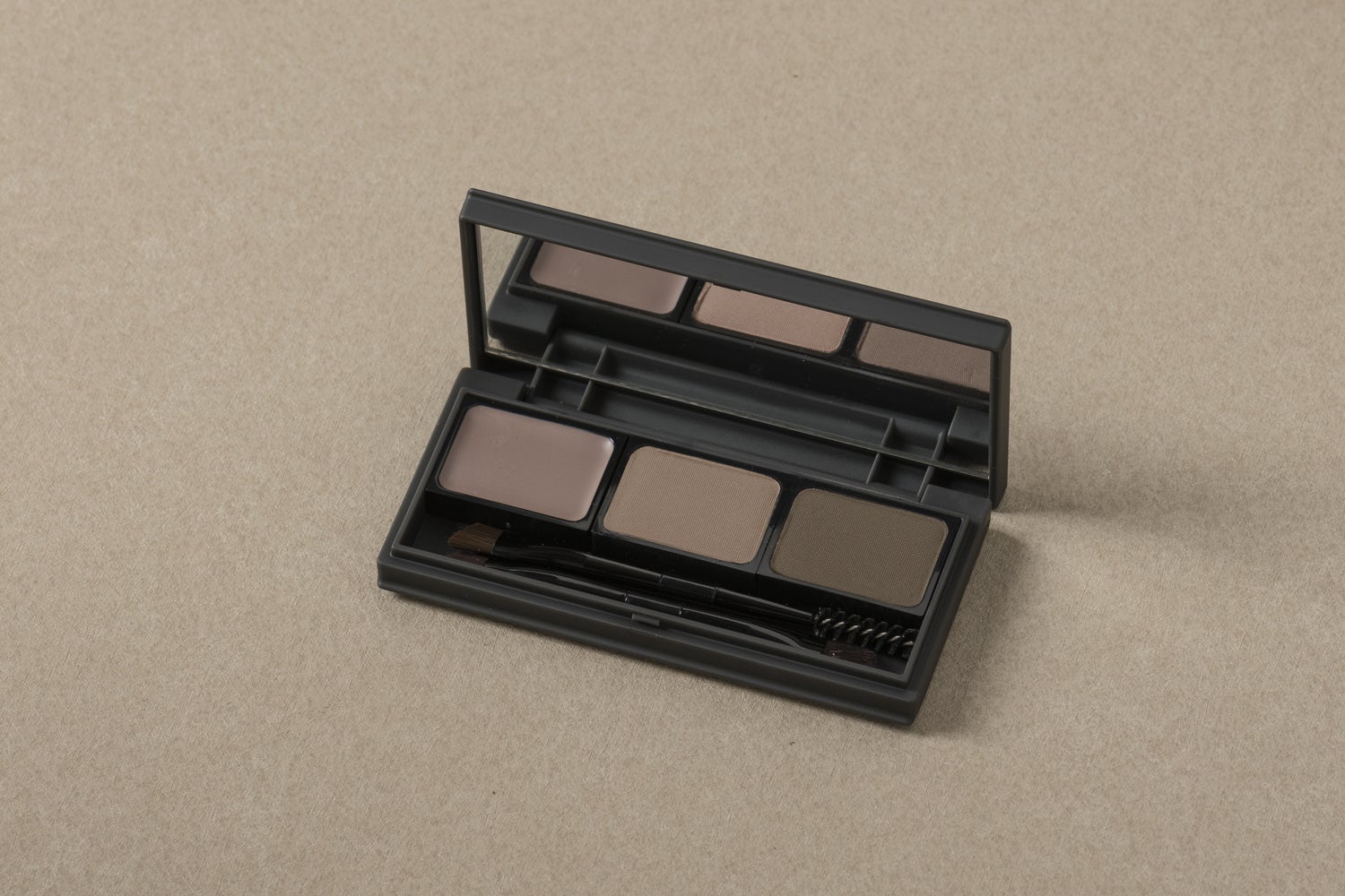 ファンデーションアイシャドウパレットセット OSAJI（オサジ）より、OSAJI 2023 AUTUMN MAKEUP COLLECTION 8月