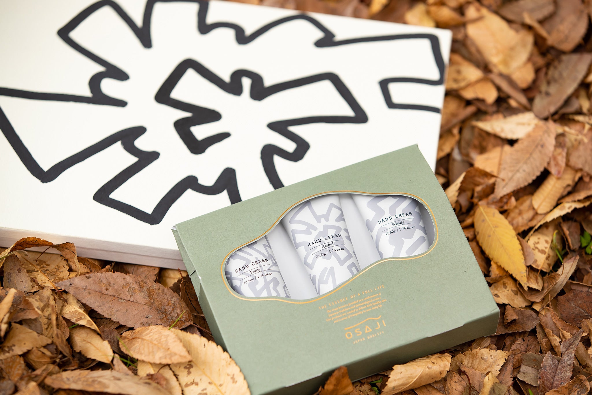 本田さんの原画とオサジハンドクリームのセット ¥24,000（税込）