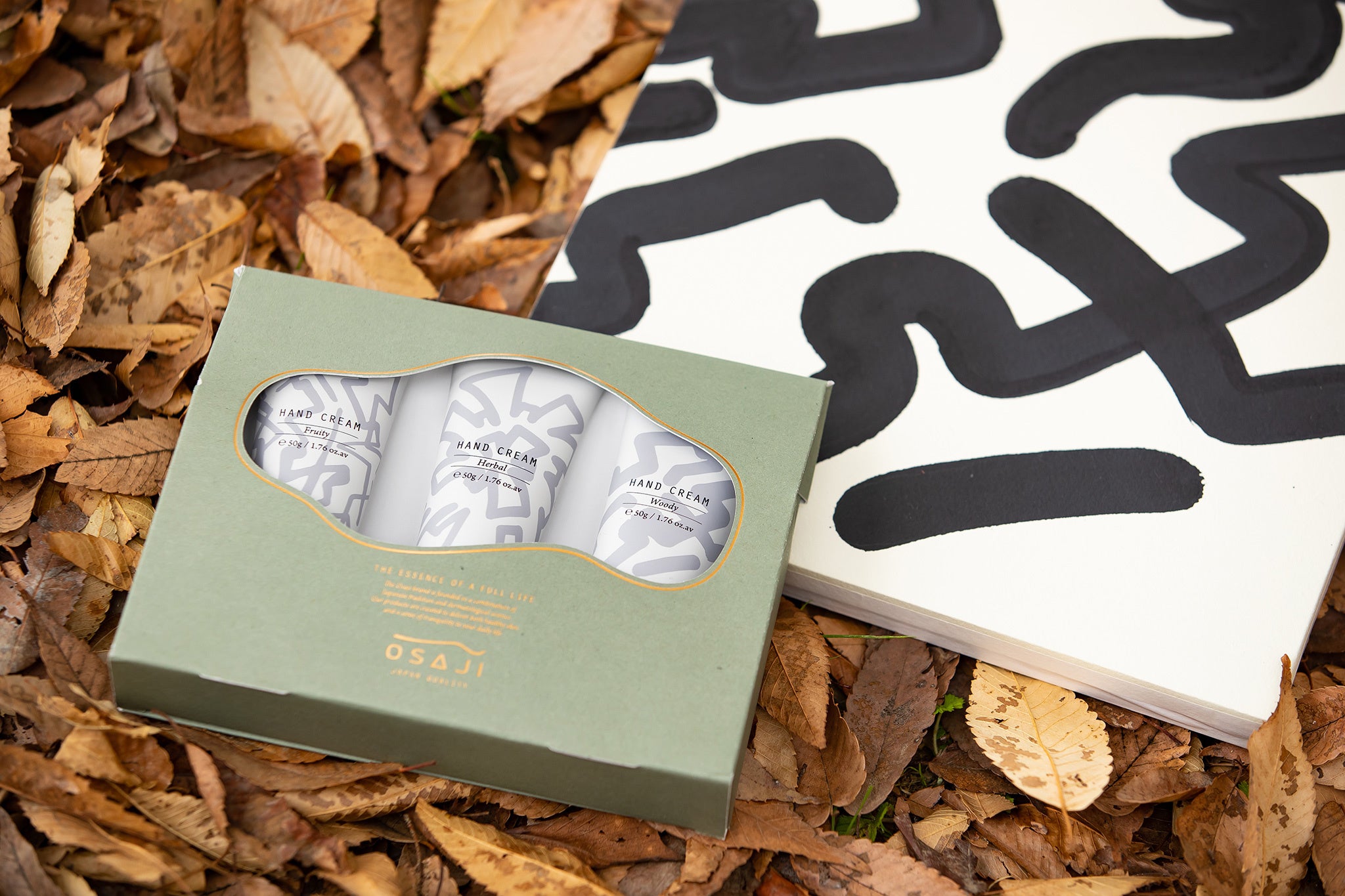 本田さんの原画とオサジハンドクリームのセット ¥24,000（税込）