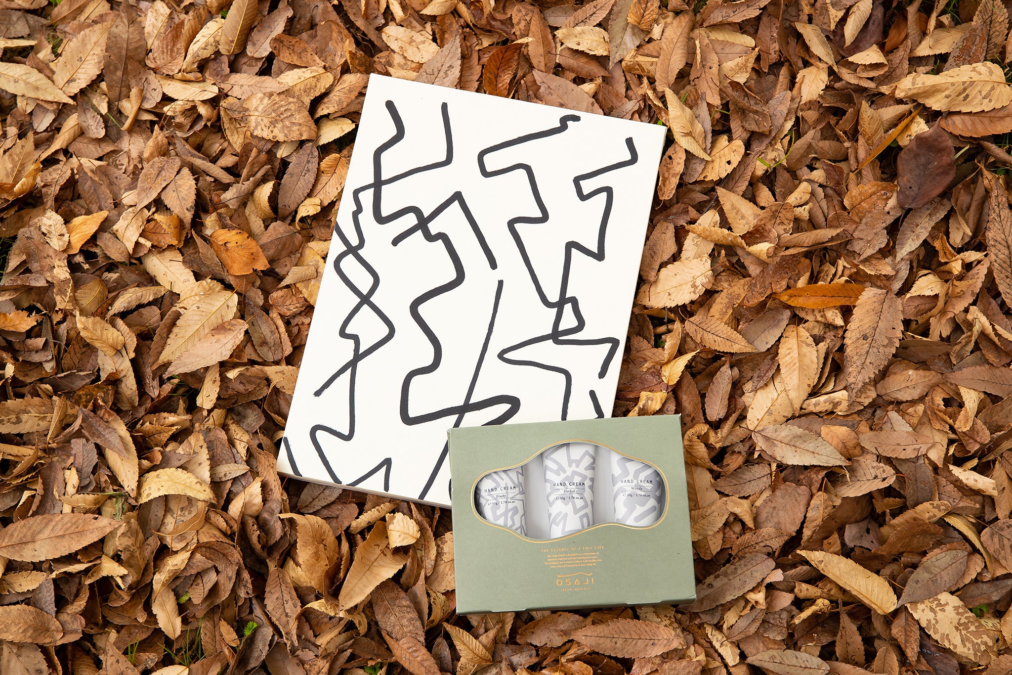 本田さんの原画とオサジハンドクリームのセット ¥24,000（税込）