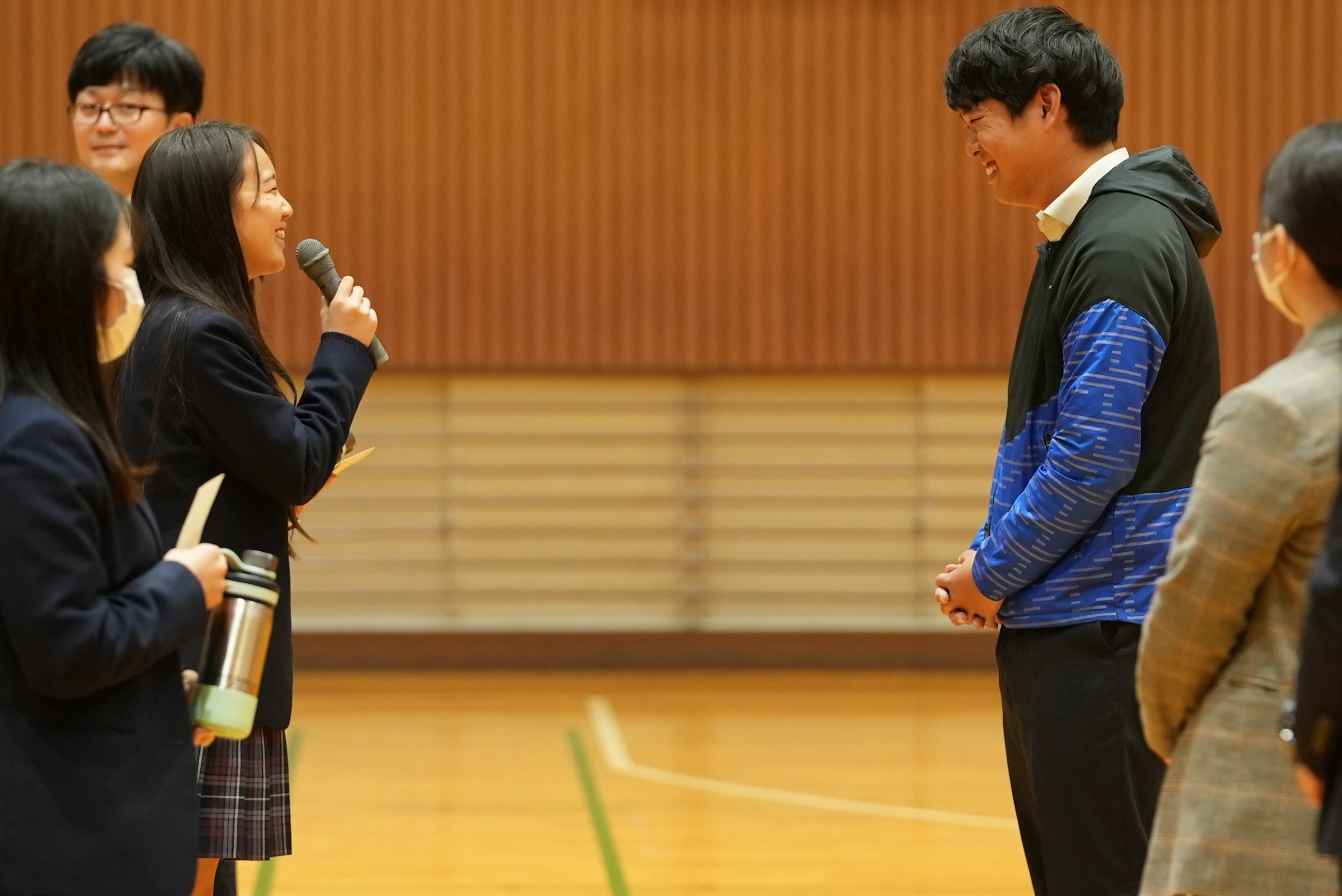 生徒からの逆サプライズを受けた先生方