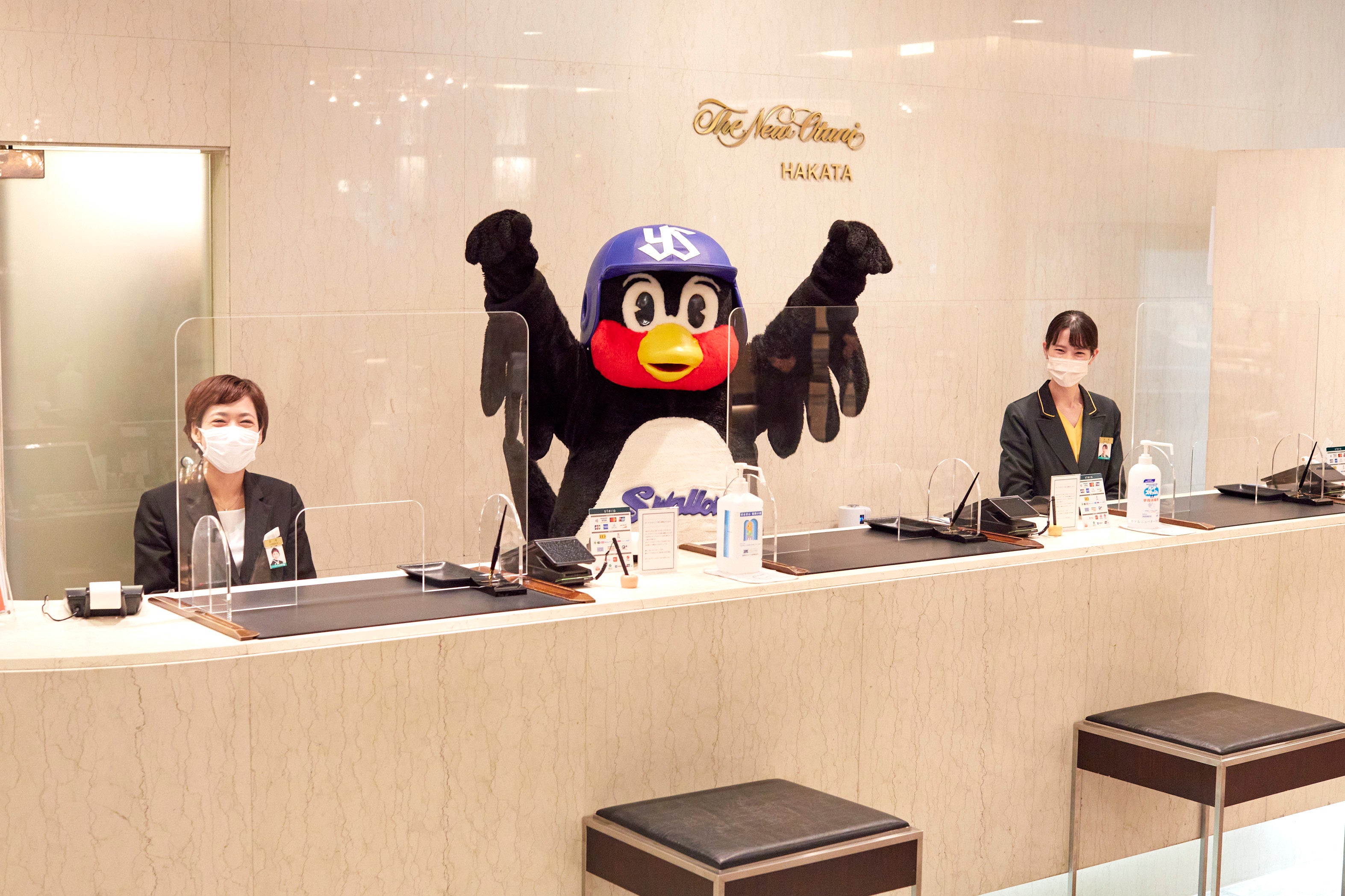 フロントカウンターとつば九郎