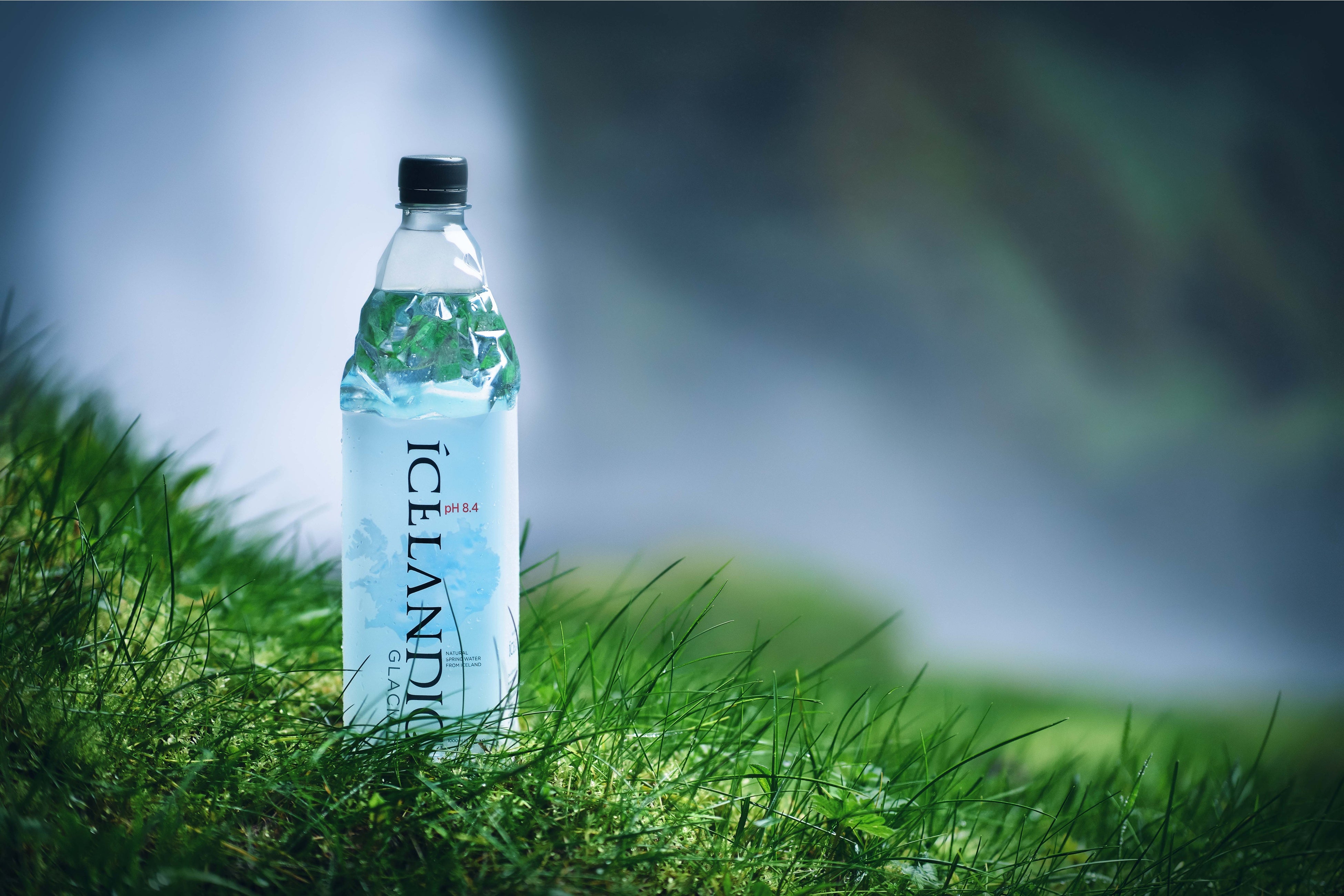 世界のカーボンニュートラルに認定されたボトル入り飲料水