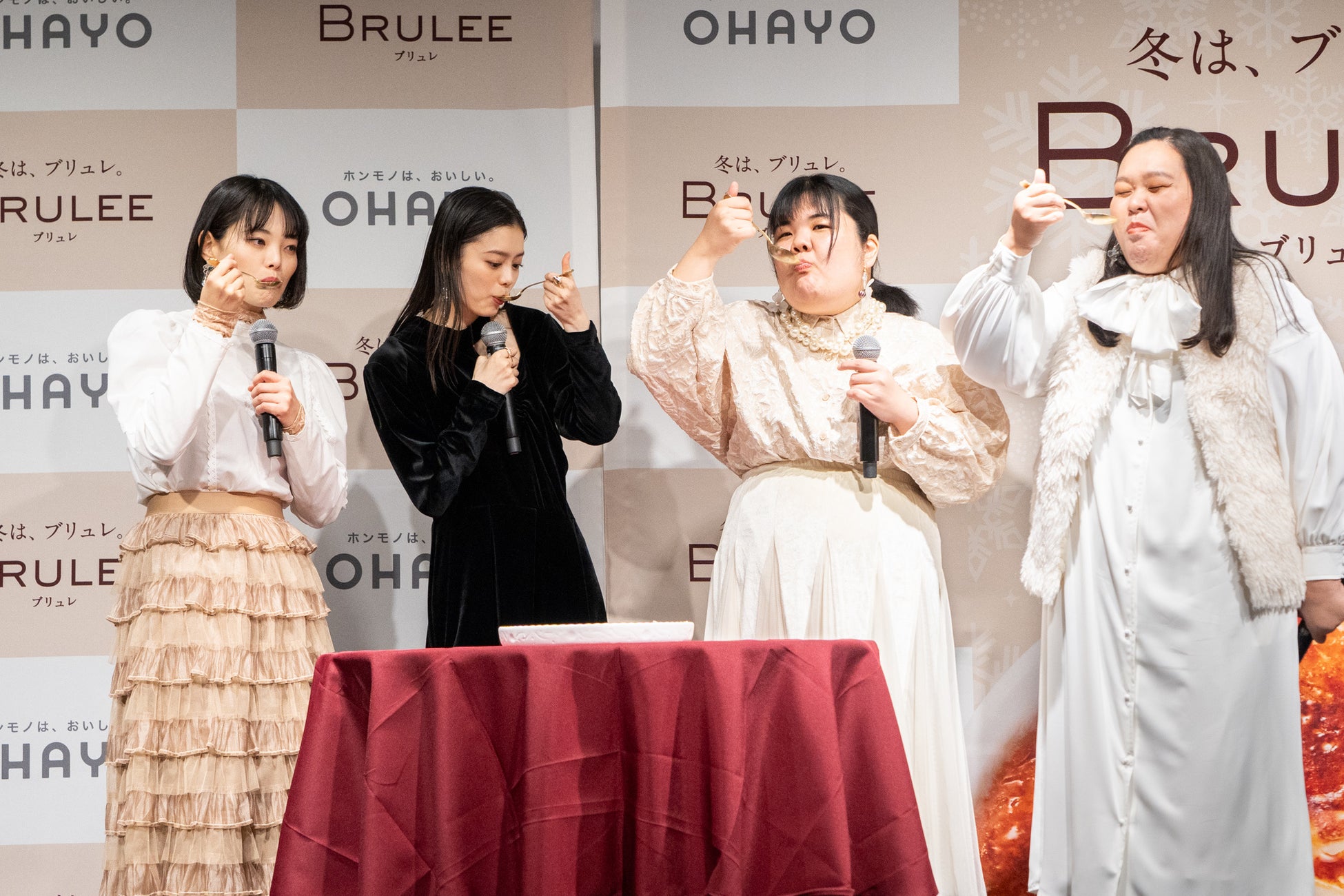 (左から)きりやはるかさん、紺野彩夏さん、あんりさん、田辺智加さん