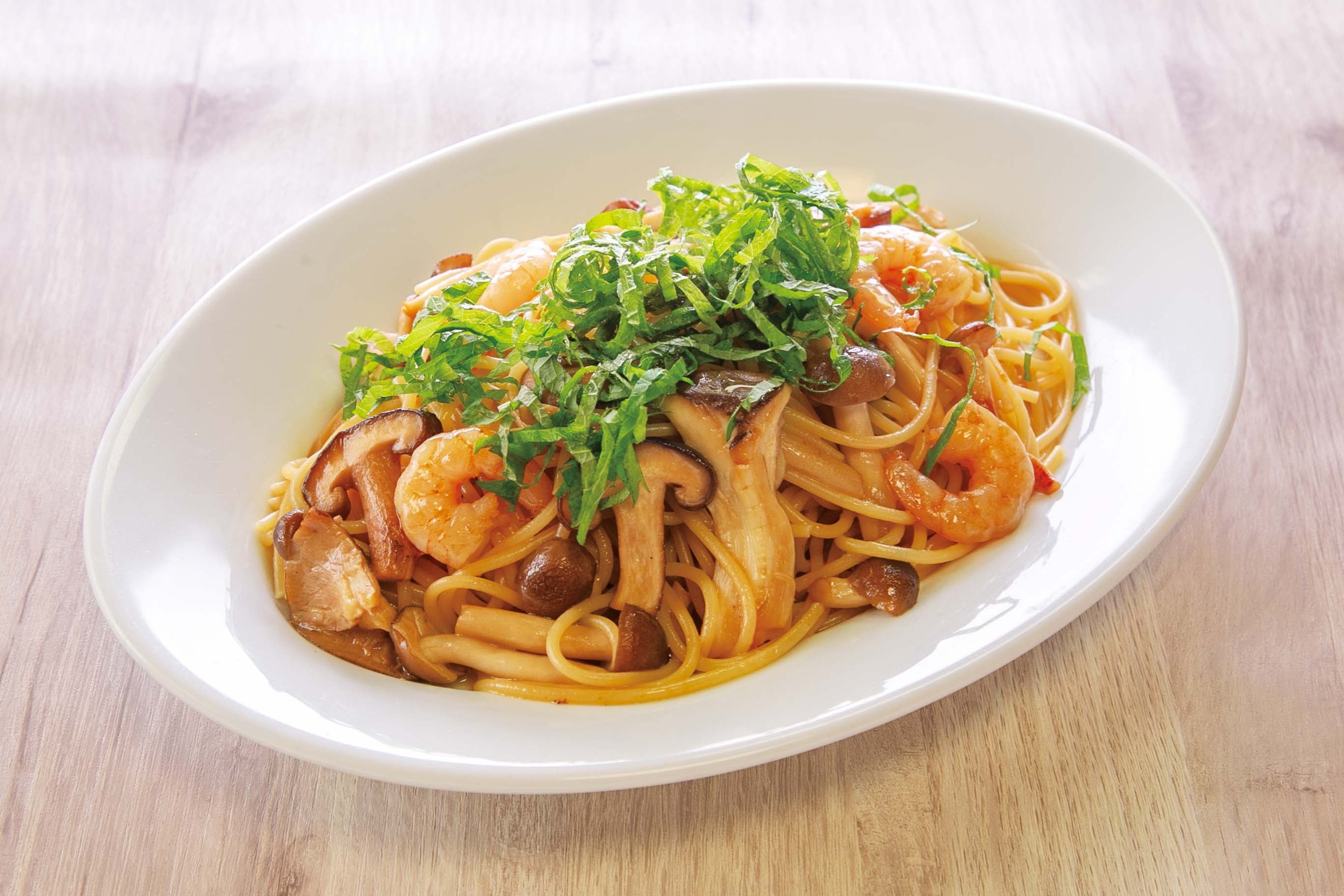 海老ときのこの青じそ醤油バターソース