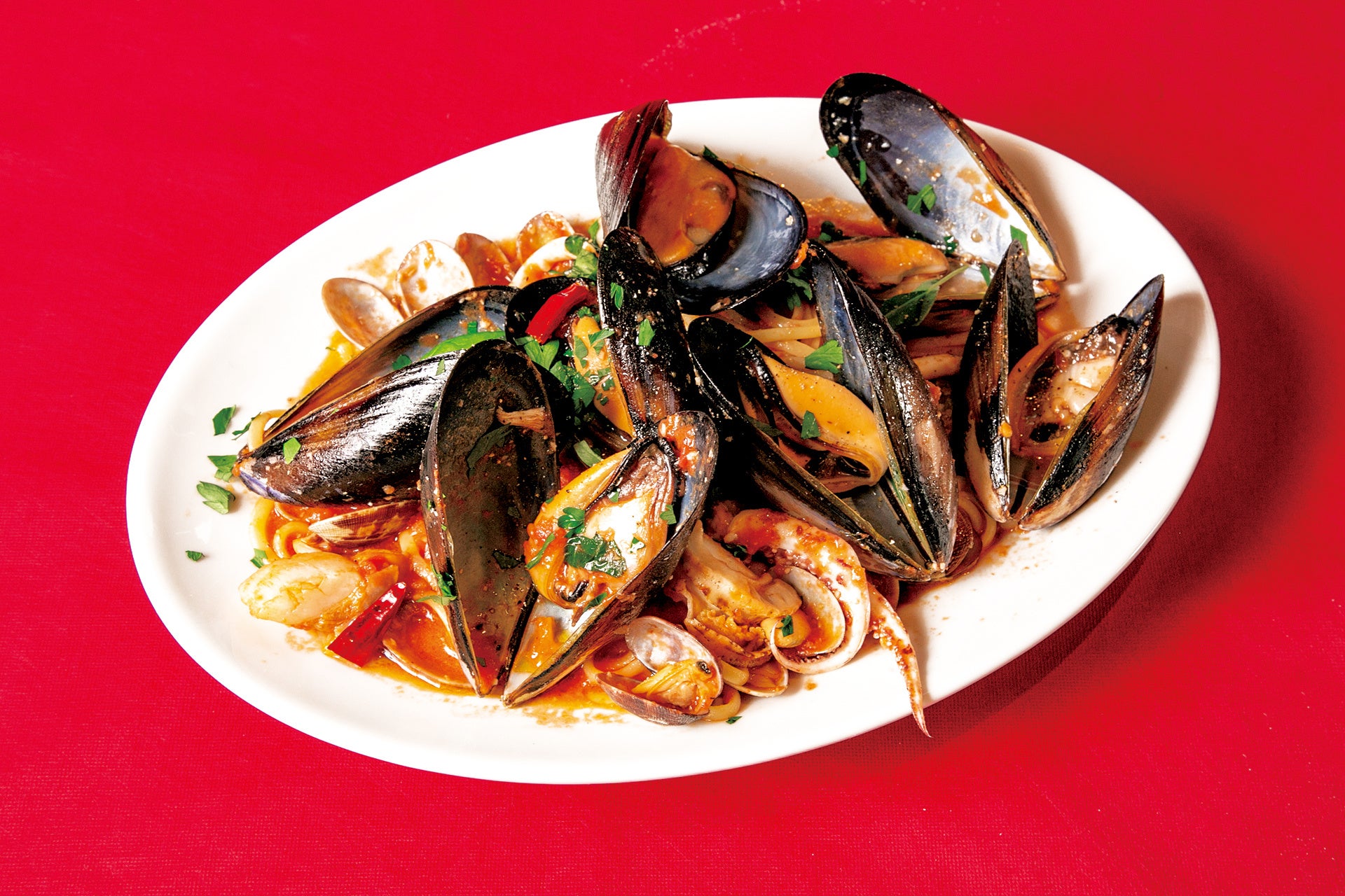 前菜の盛り合わせ南イタリア港町のペスカトーレ　リングイネ