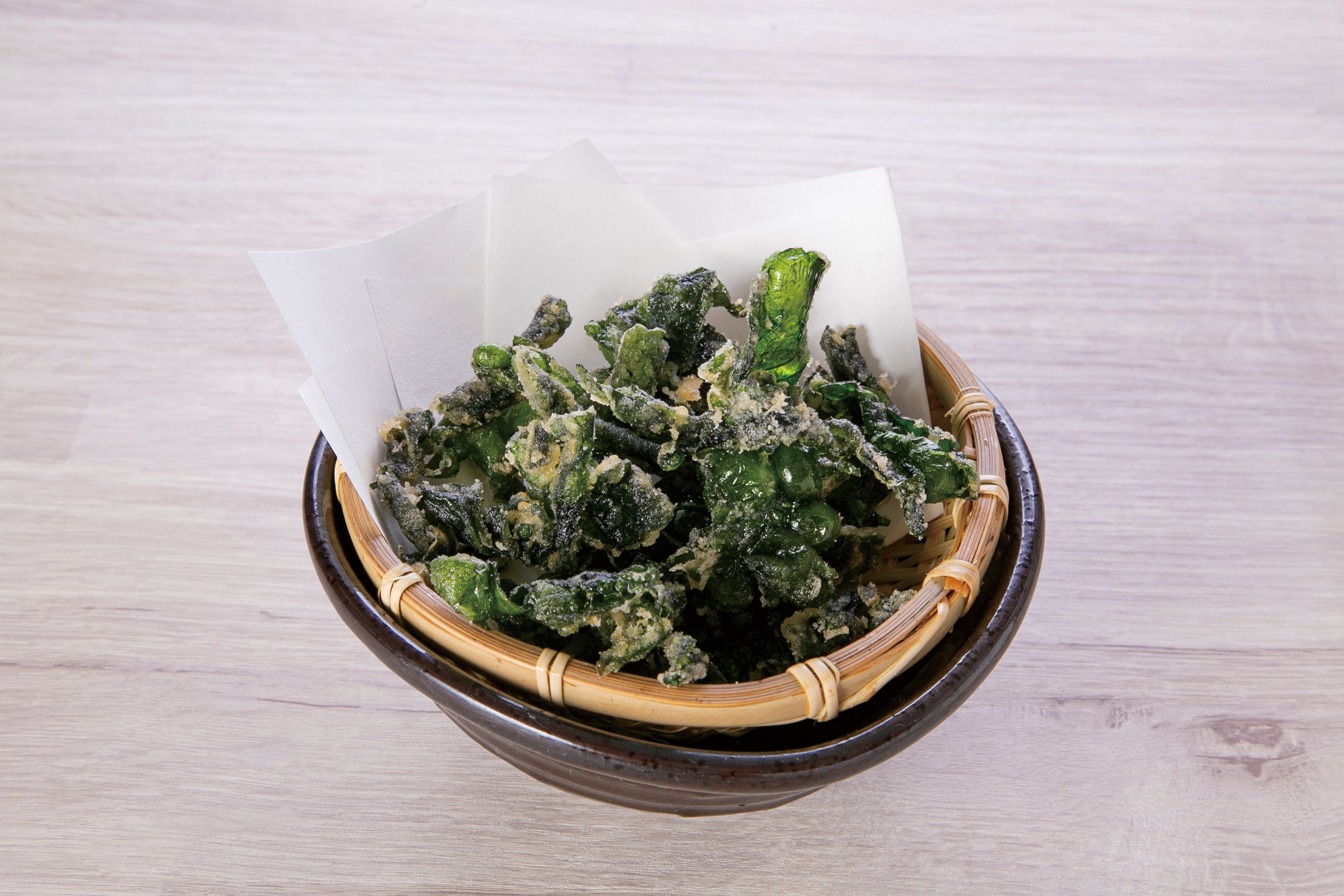 三陸産わかめの唐揚げ