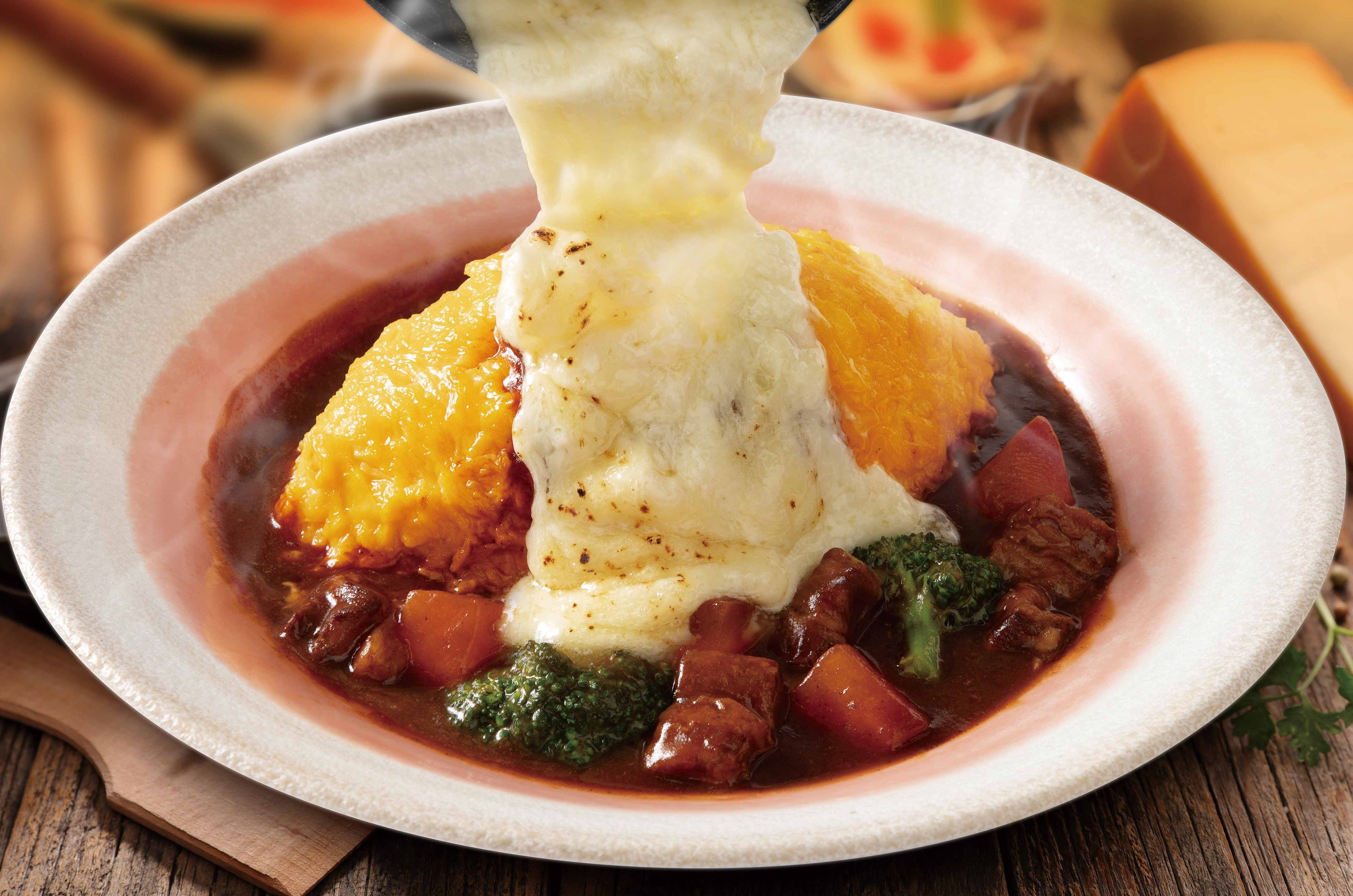 北海道チーズのビーフシチューオムライス