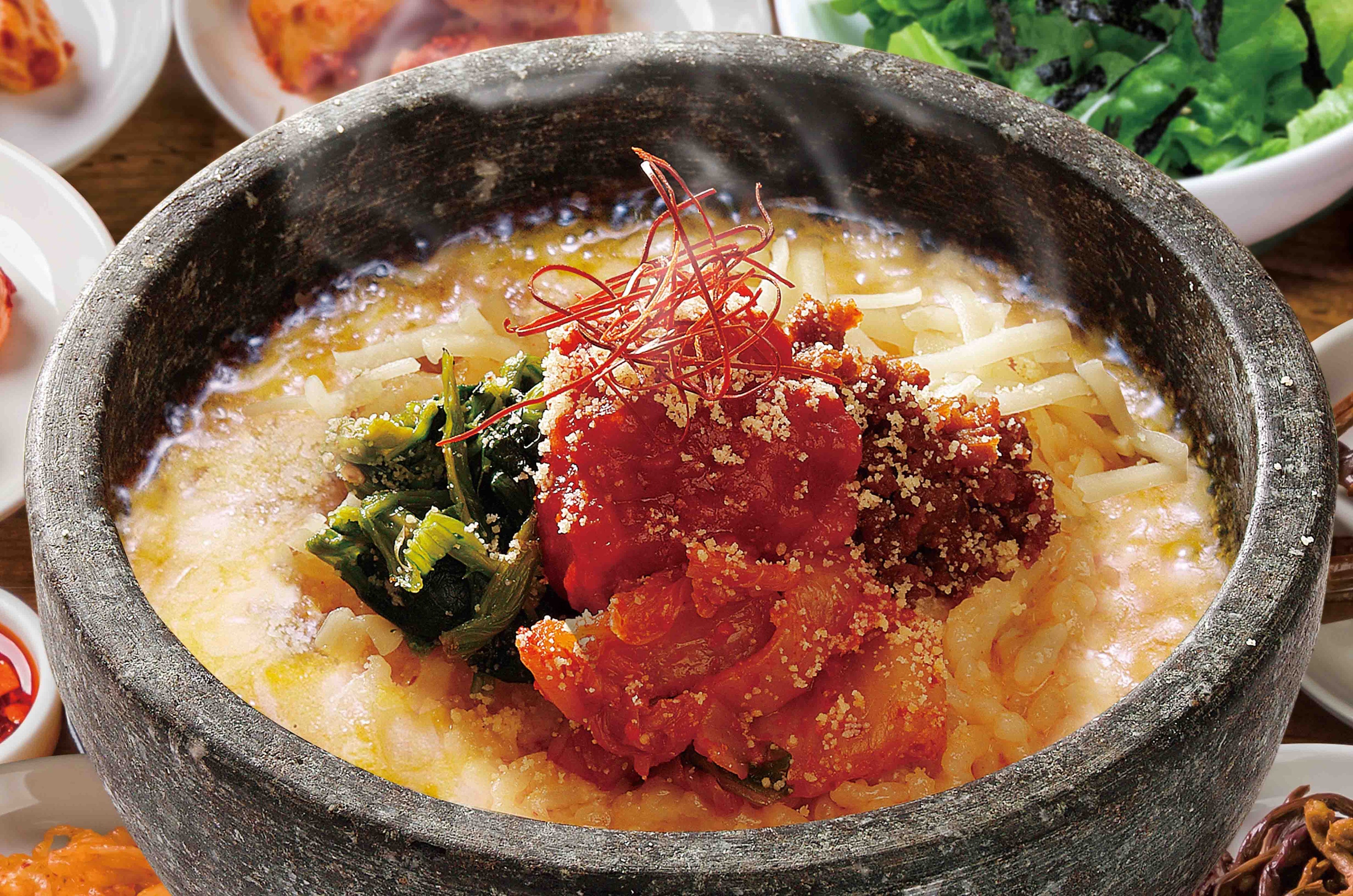 たっぷりチーズの石焼リゾット（チョレギサラダ付き）