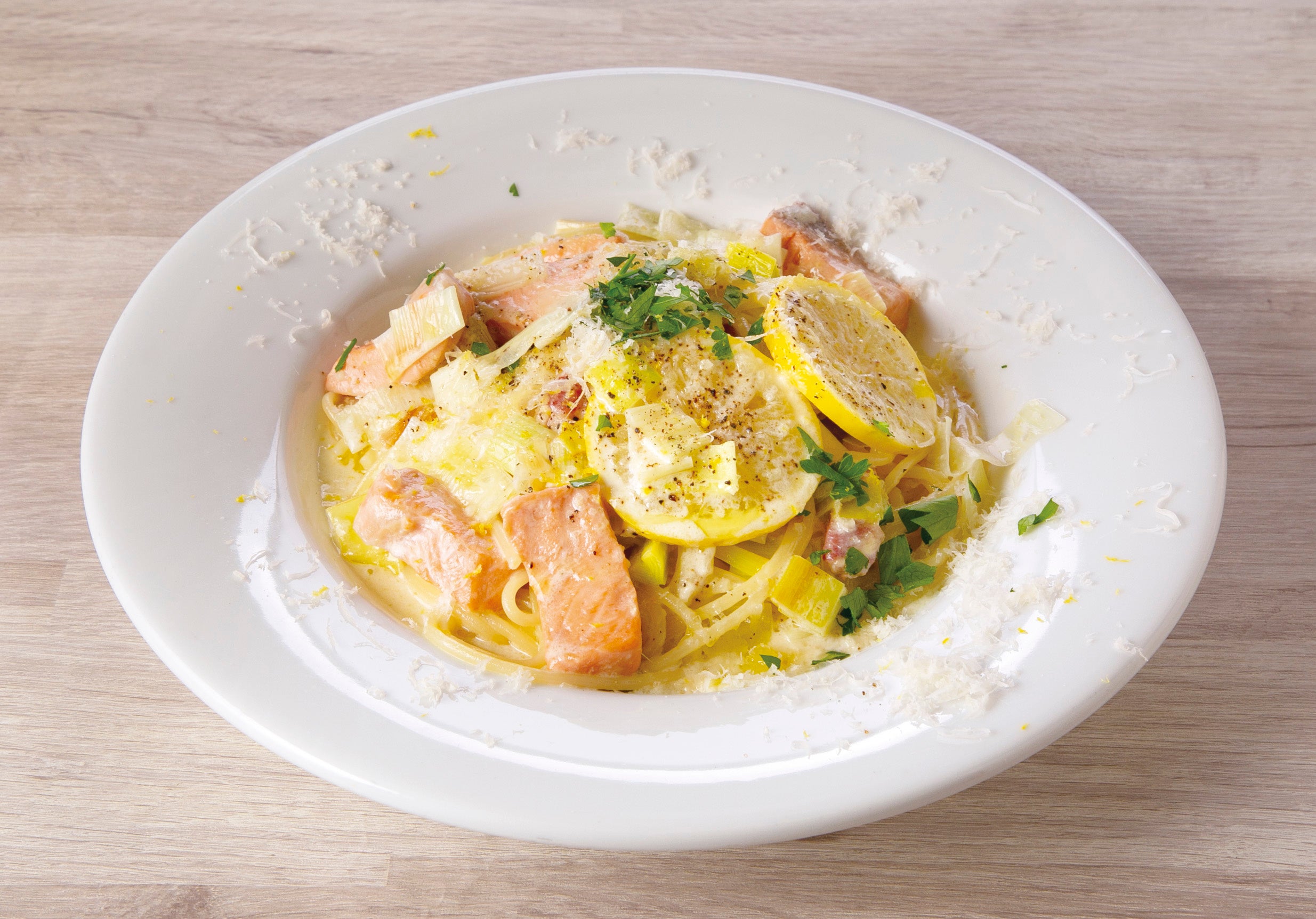 銀鮭と西洋ねぎのレモンクリームソース