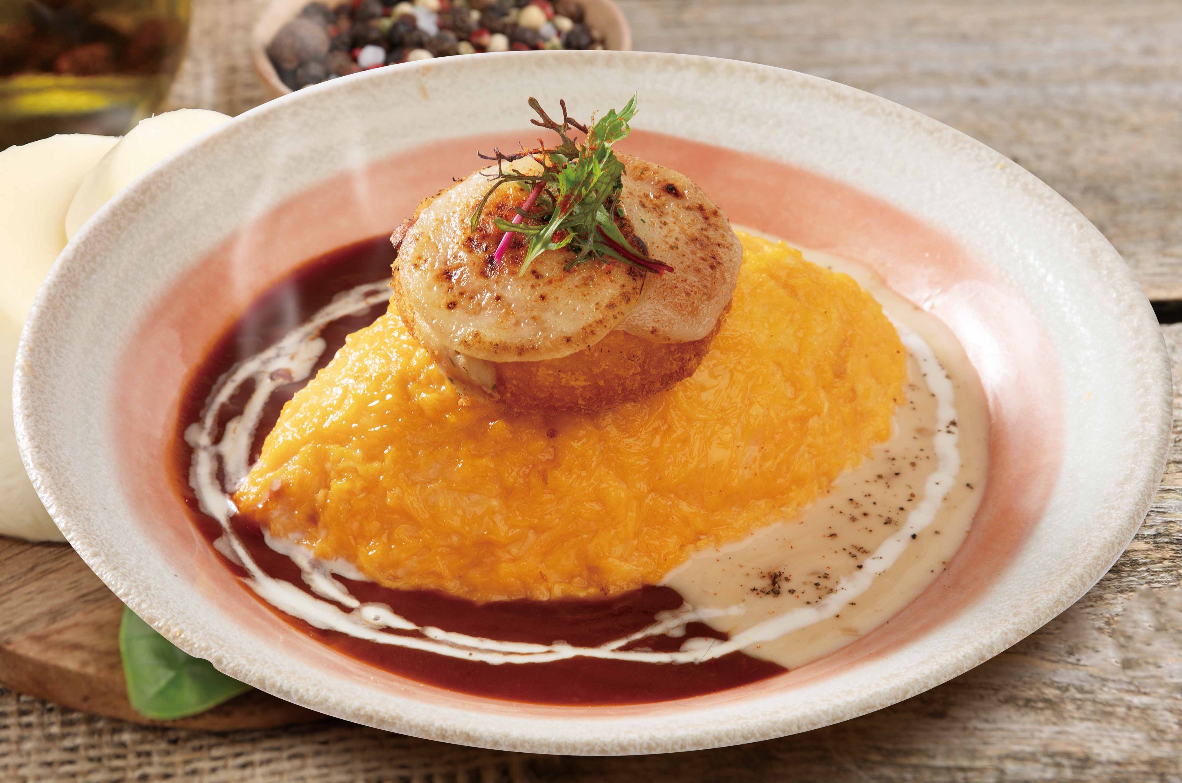 北海道チーズのグラタンコロッケオムライス