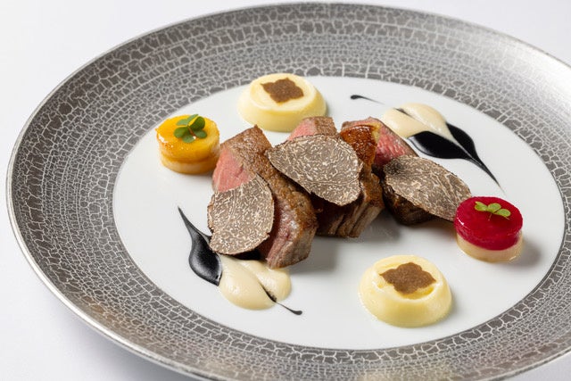 舌平目のヴィエノワーズ風　 キャビアのブールブランソース