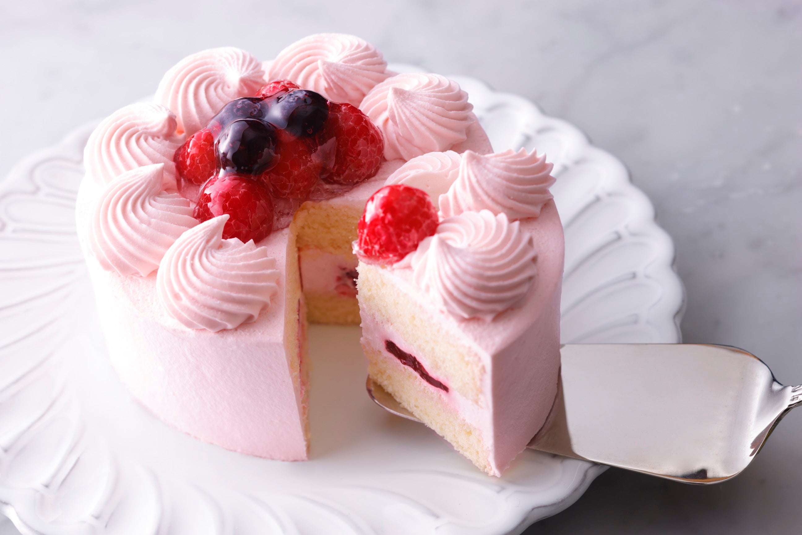 フランボワーズで色づいた淡いピンクのクリームに心ときめく